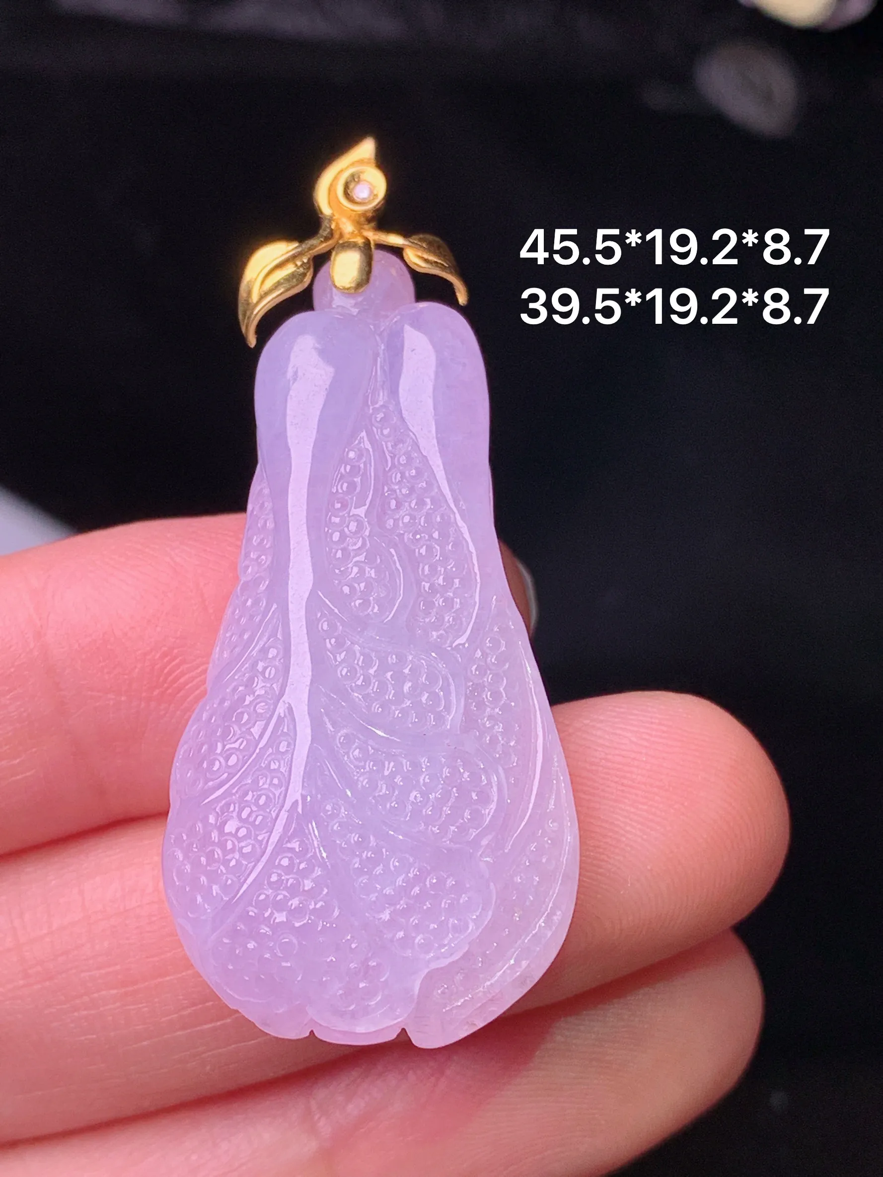 18k金钻镶嵌紫罗兰白菜吊坠 玉质细腻 色泽艳丽清新 整体尺寸45.5*19.2*8.7