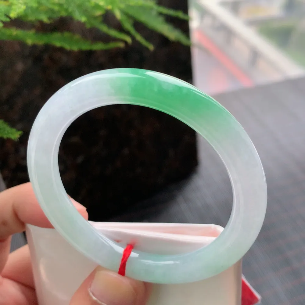 圆条冰糯阳绿 无瑕 尺寸:53.4/8.7 色好