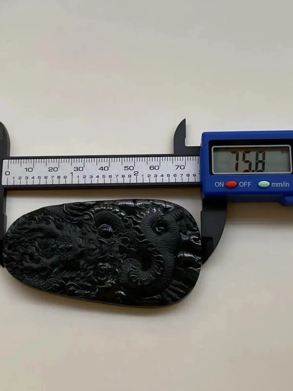 墨翠【龙腾天下】细腻干净，黑度好，性价比高，雕工精湛，打灯透绿‘