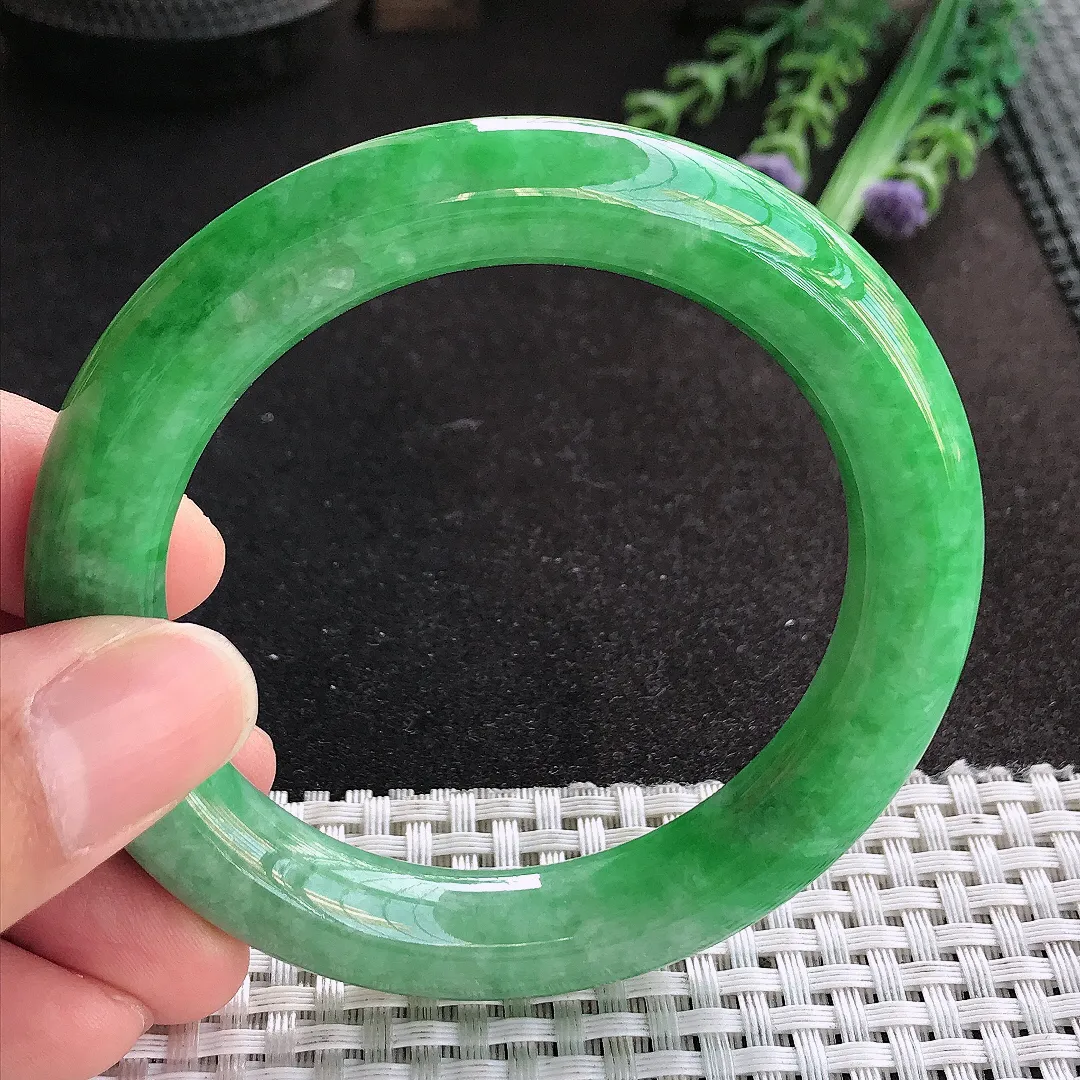 天然A货翡翠55.5/10.8老坑精美满绿辣阳绿圆条手镯玉手镯