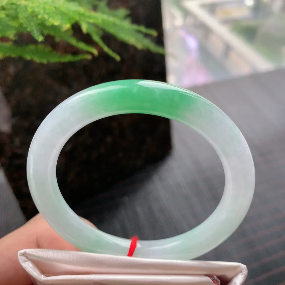 圆条冰糯阳绿 无瑕 尺寸:53.4/8.7 色好