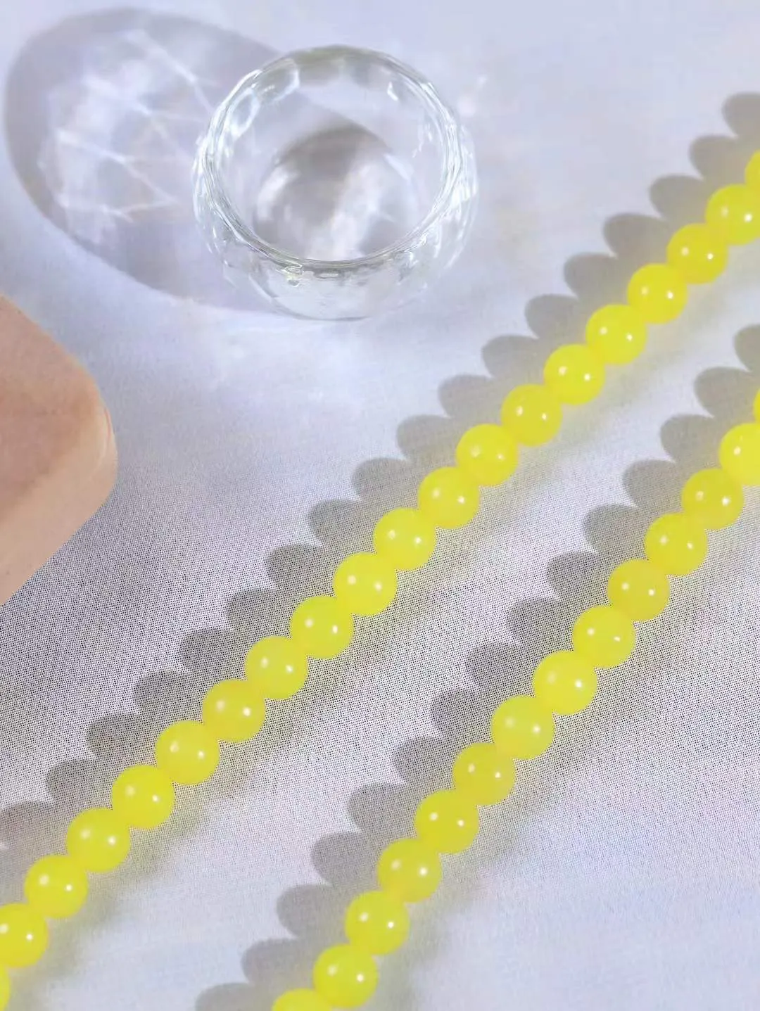 【珠圆玉润.项链】

精品和田玉黄口珠圆玉润项链 玉质细腻油润 饱满光滑 质朴无华，悠远简单，人心境界远，百世修炼深，心灵常驻善意持，觉悟人生百世修。重54.5克 尺寸取一8.4mm  FDL-221192722