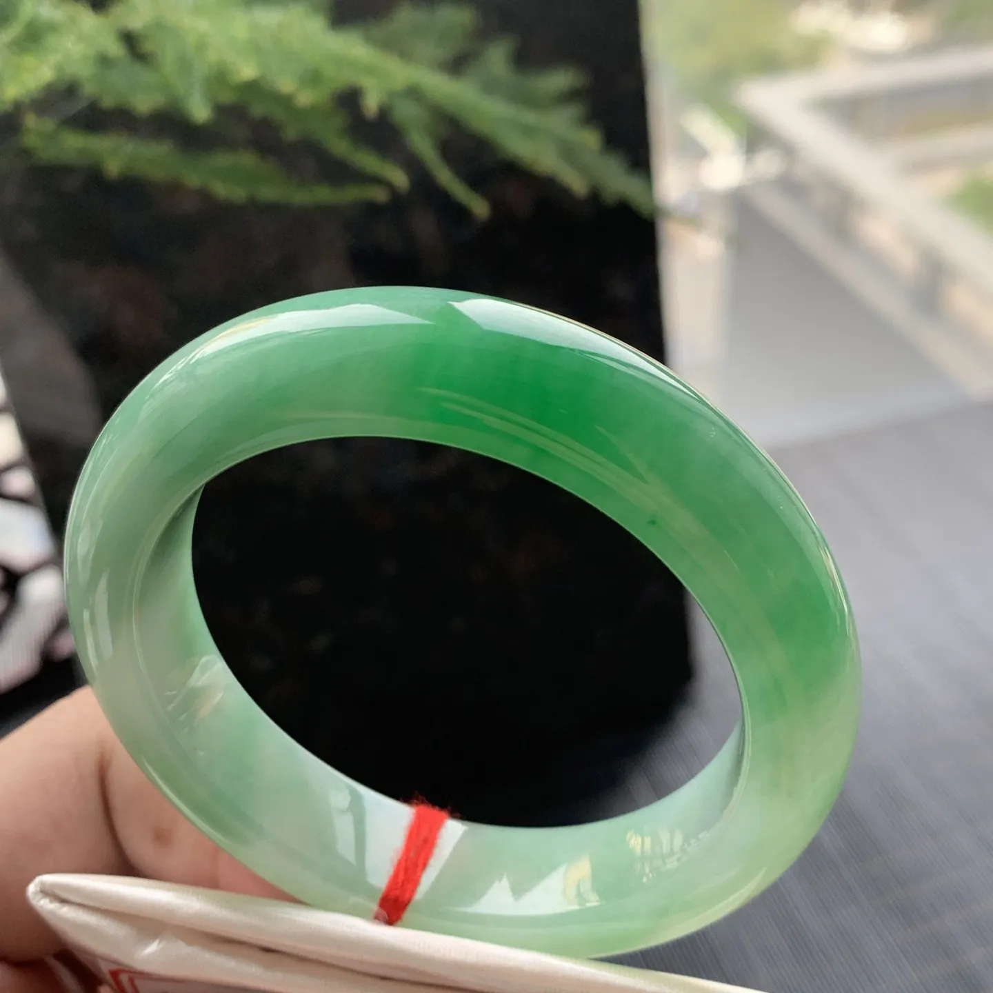 正圈冰翠绿 无瑕 尺寸:53.2/12.7/9.1 色好