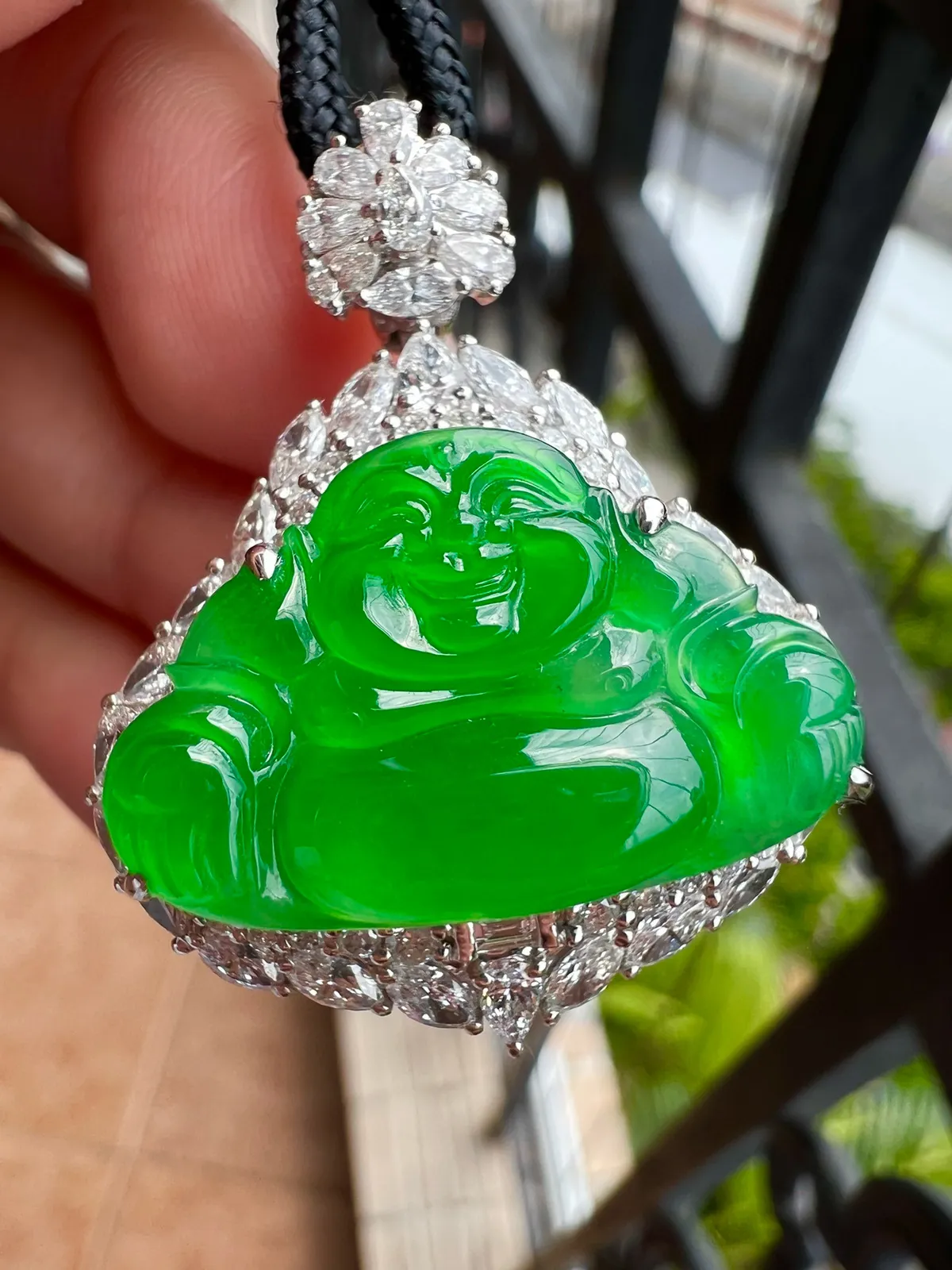 满色佛公 色泽艳丽
完美18K金奢华满钻种好品质细腻