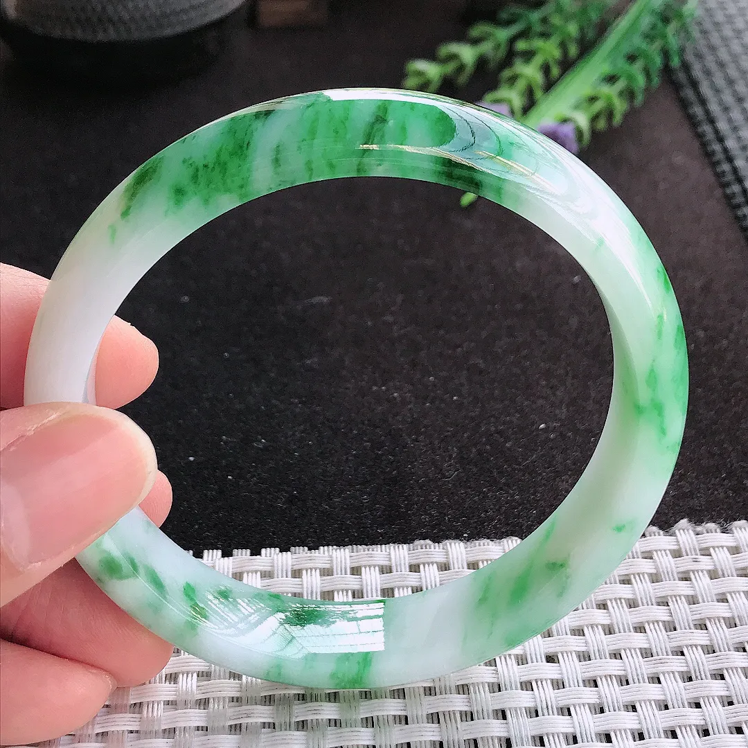 天然A货翡翠61/12.9/7.8老坑精美温润辣阳绿手镯大圈口玉手镯