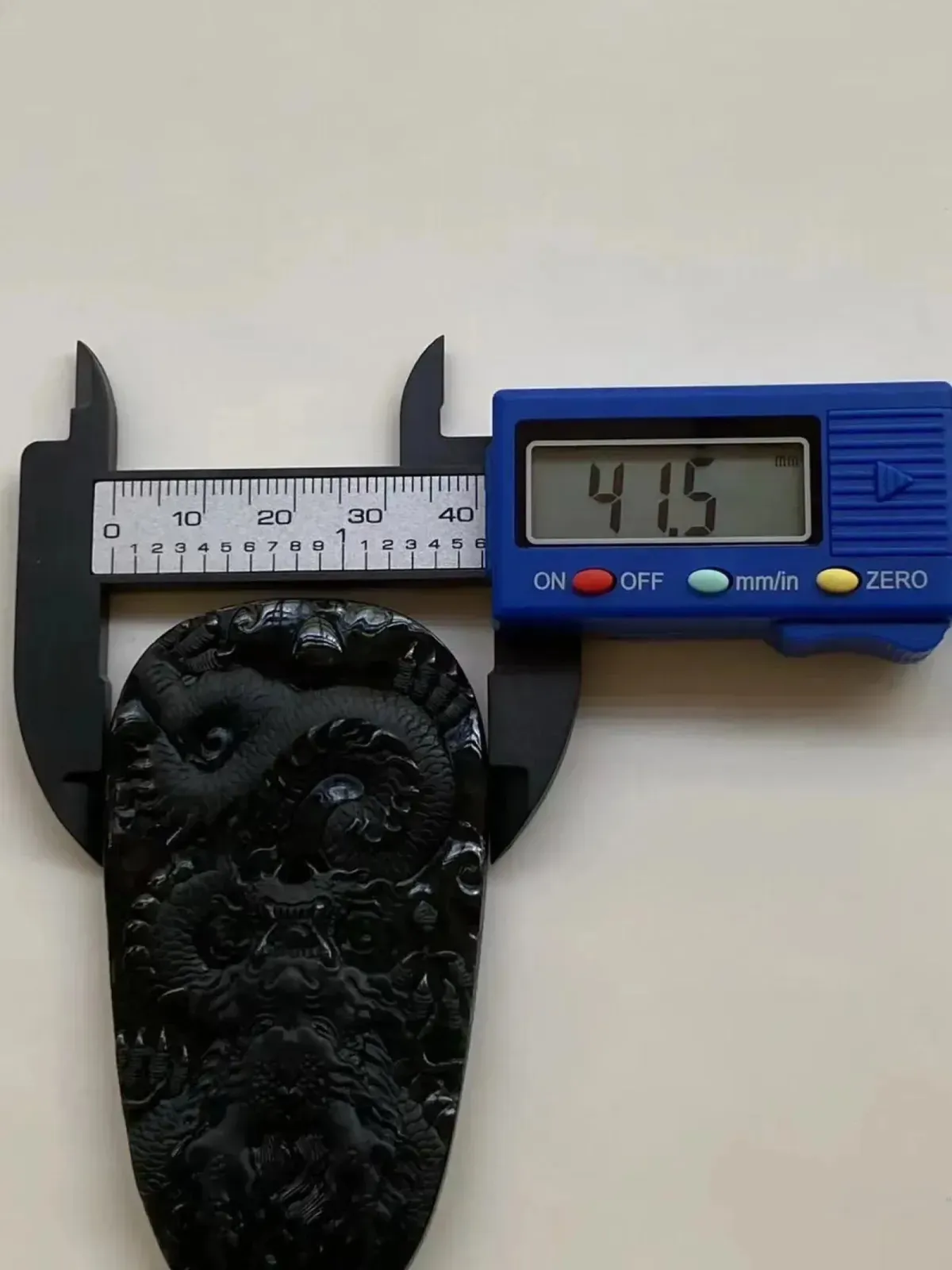 墨翠【龙腾天下】细腻干净，黑度好，性价比高，雕工精湛，打灯透绿‘