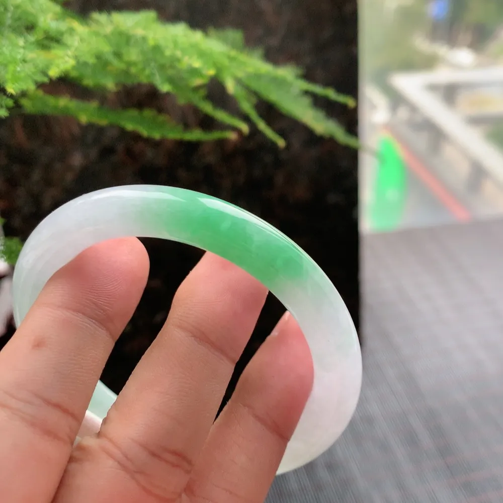 圆条冰糯阳绿 无瑕 尺寸:53.4/8.7 色好