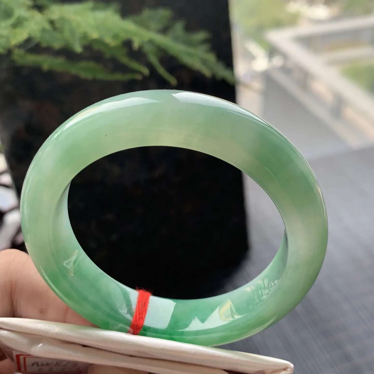 正圈冰翠绿 无瑕 尺寸:53.2/12.7/9.1 色好