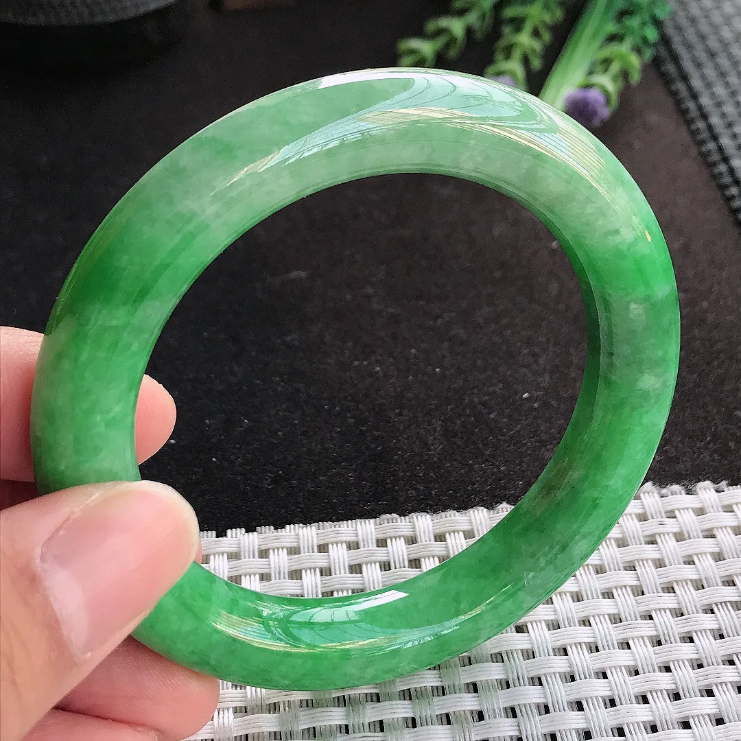 天然A货翡翠55.5/10.8老坑精美满绿辣阳绿圆条手镯玉手镯