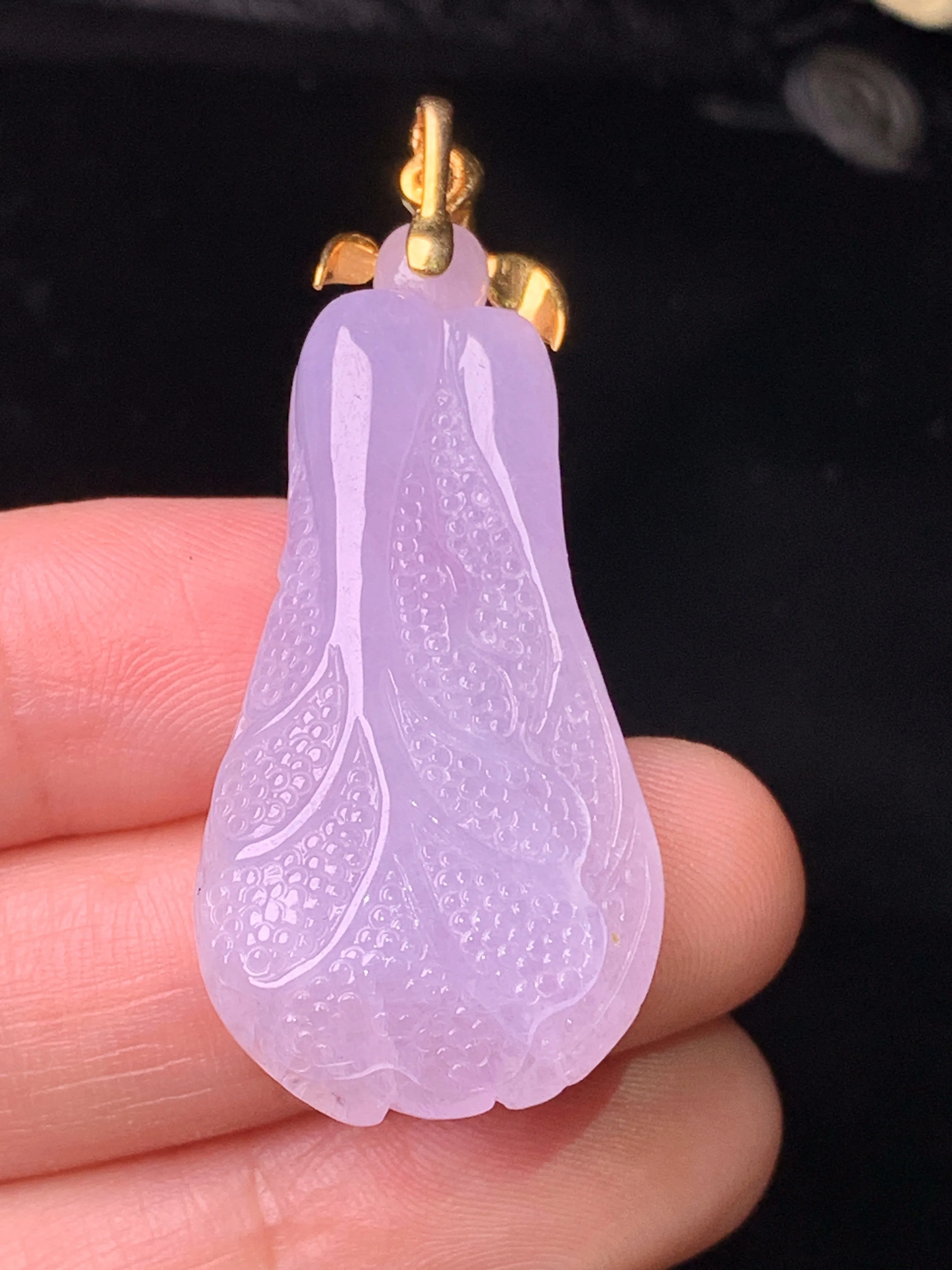 18k金钻镶嵌紫罗兰白菜吊坠 玉质细腻 色泽艳丽清新 整体尺寸45.5*19.2*8.7