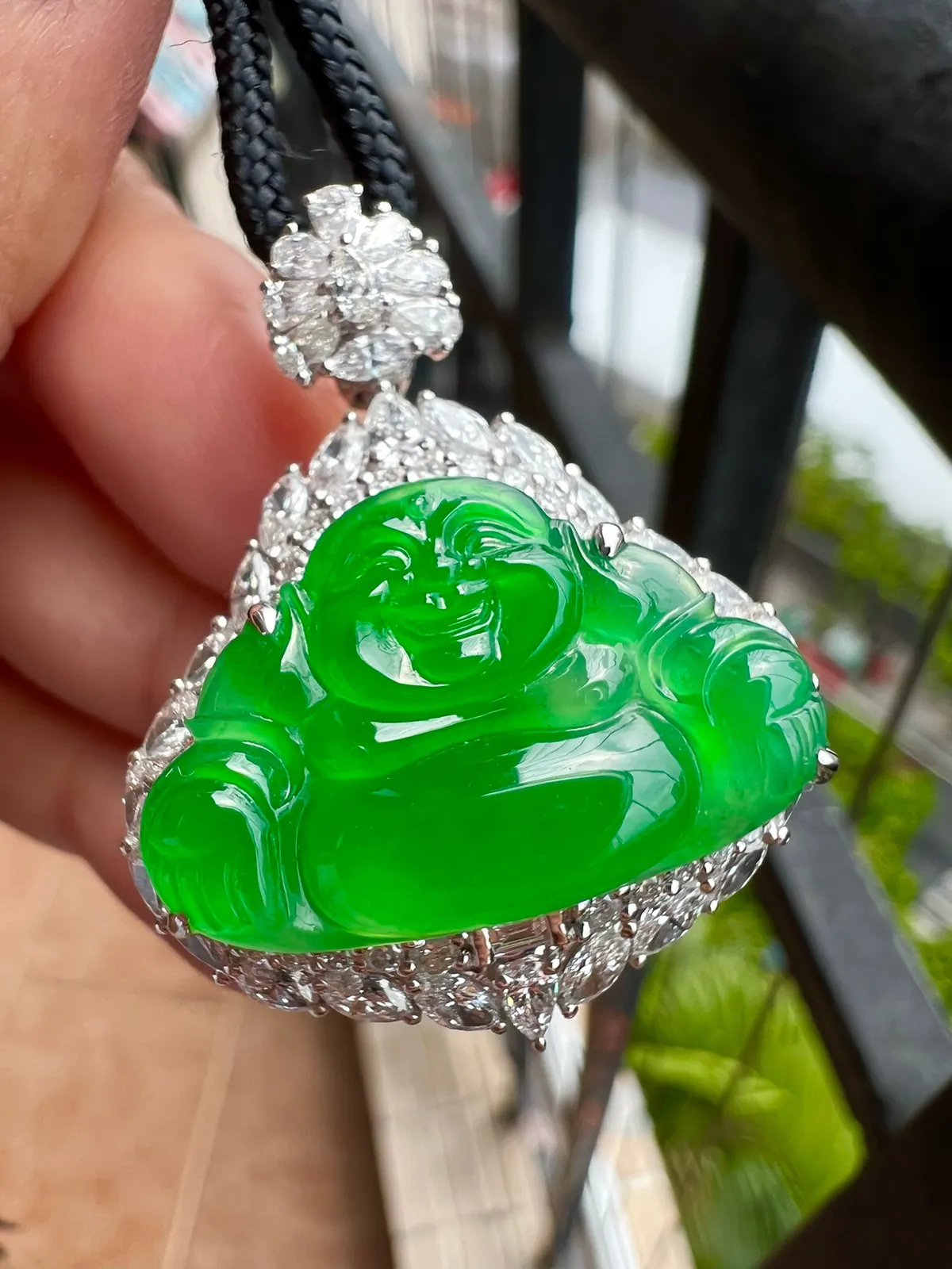 满色佛公 色泽艳丽
完美18K金奢华满钻种好品质细腻