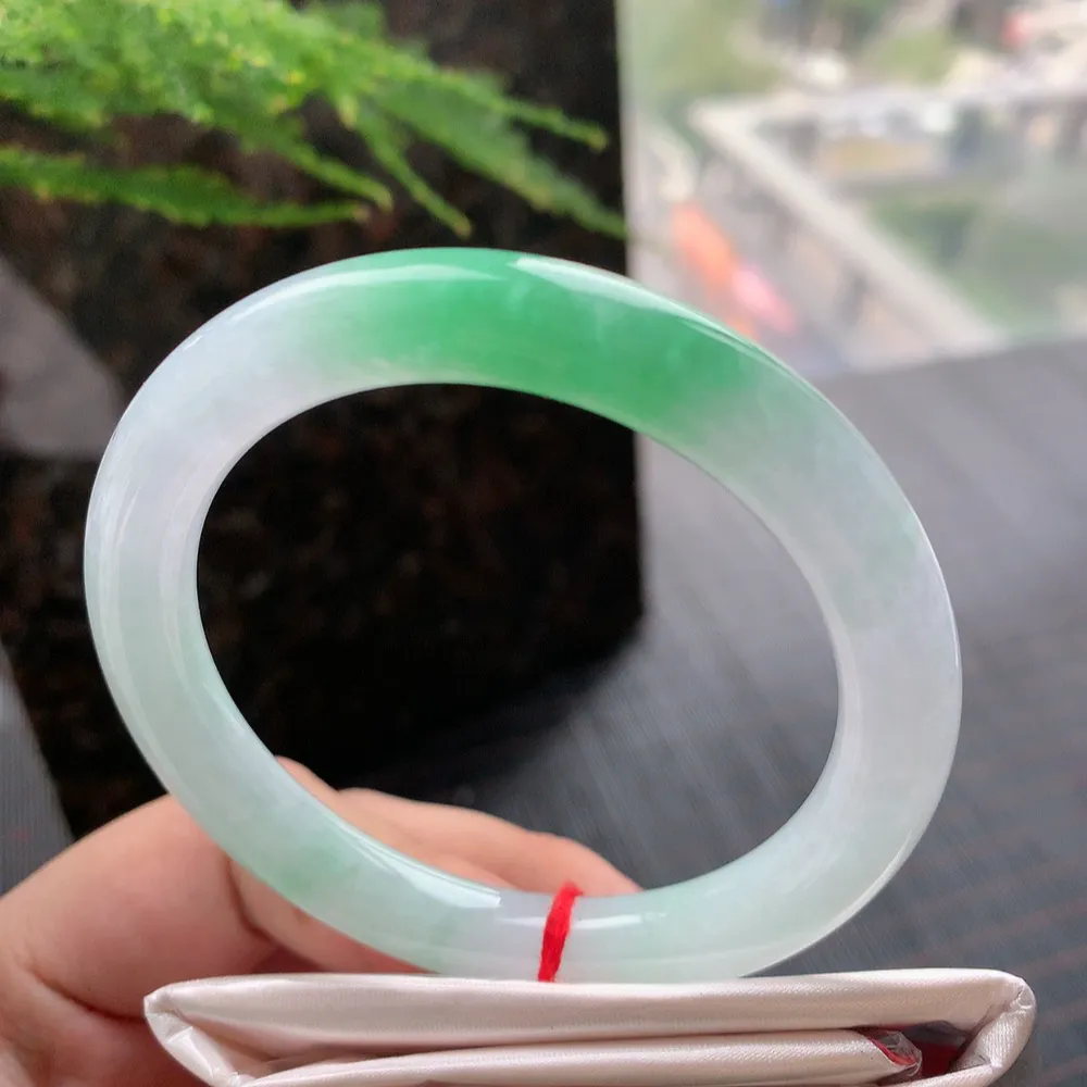 圆条冰糯阳绿 无瑕 尺寸:53.4/8.7 色好