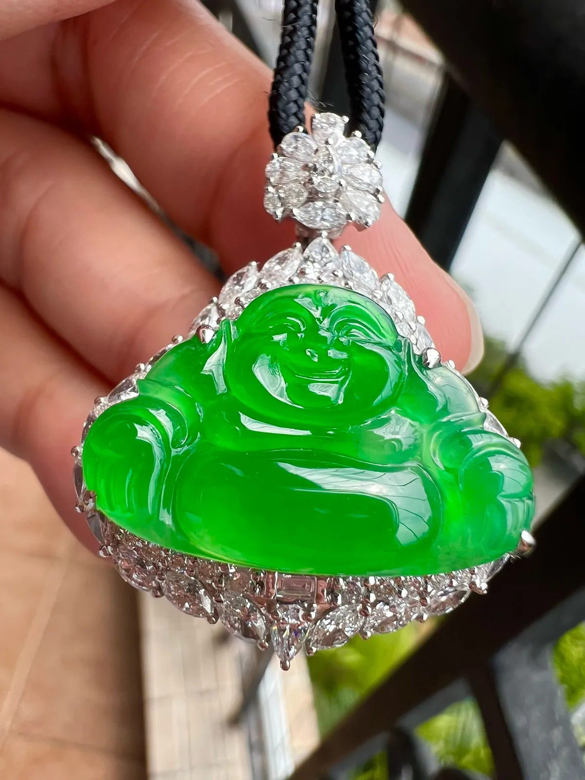 满色佛公 色泽艳丽
完美18K金奢华满钻种好品质细腻