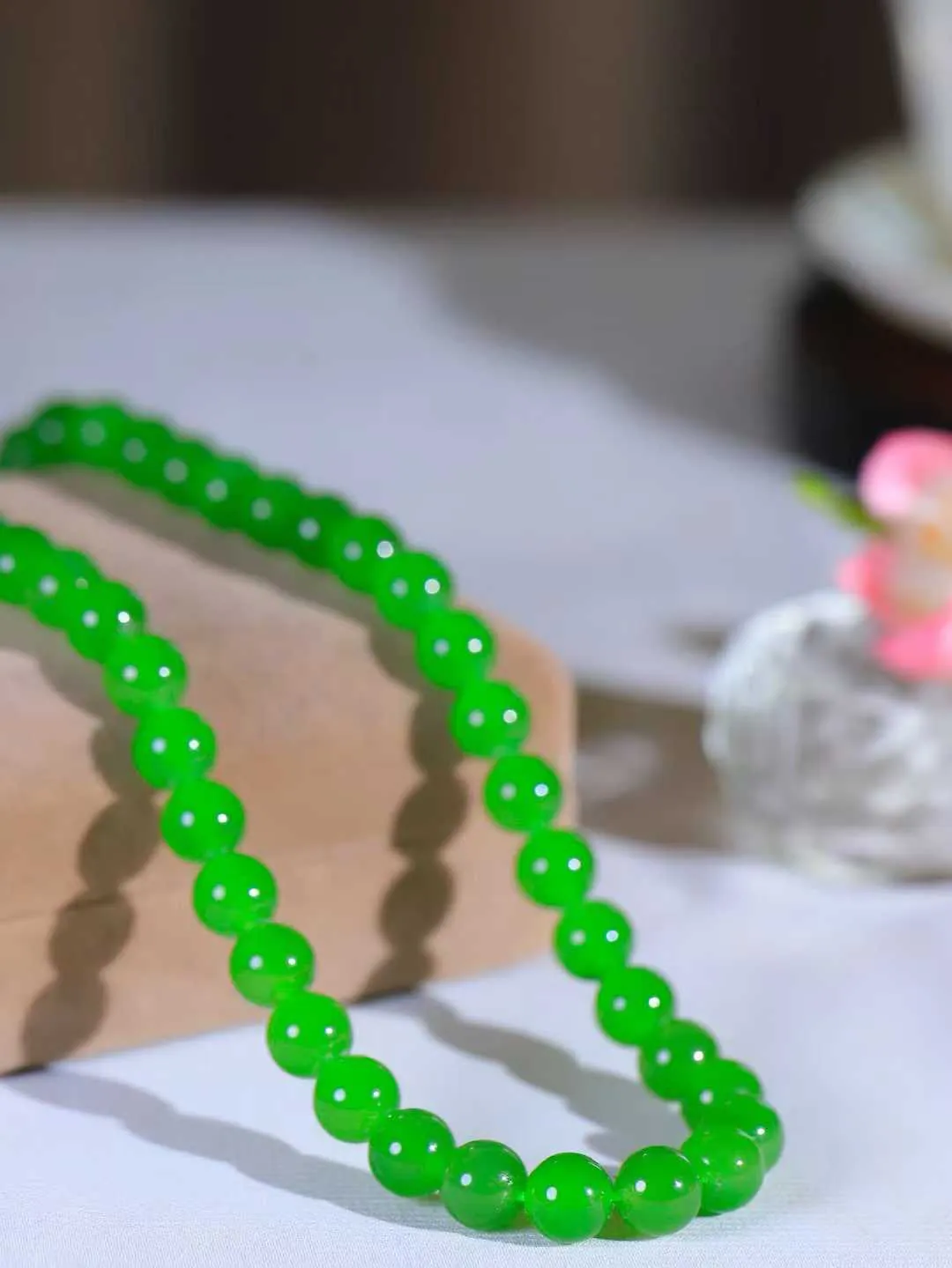 【链.108】

货头精选  和田玉碧玉圆珠108挂链 玉质温润细腻 油性十足 佩戴舒适。珠珠落玉盘，间关莺语花底滑，一生美好时光，无论身在何处，都有它相伴相守。事事顺遂，幸福美满，吉祥如意。重83克 尺寸取一7.8mm FDA-781172093