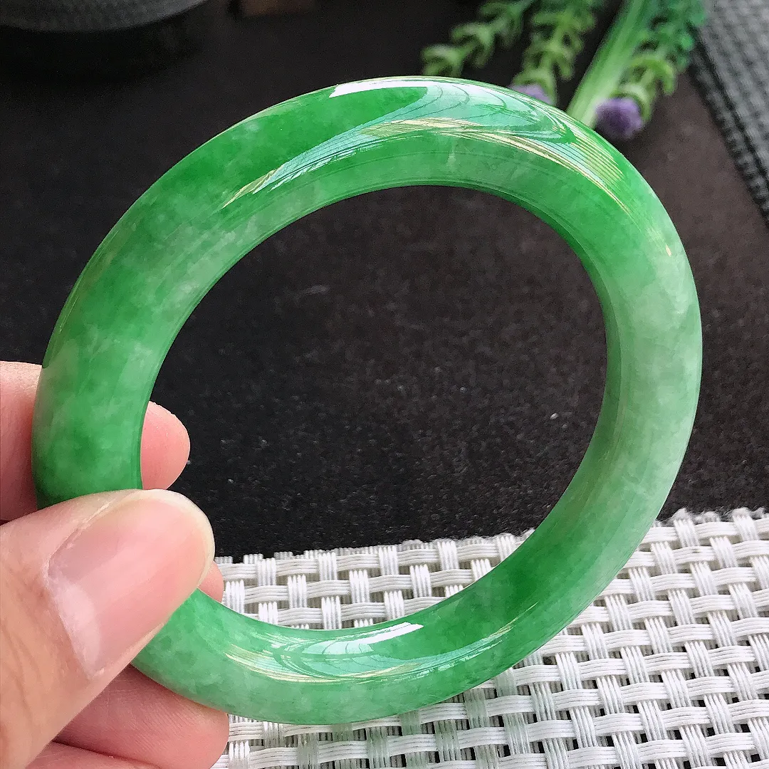 天然A货翡翠55.5/10.8老坑精美满绿辣阳绿圆条手镯玉手镯