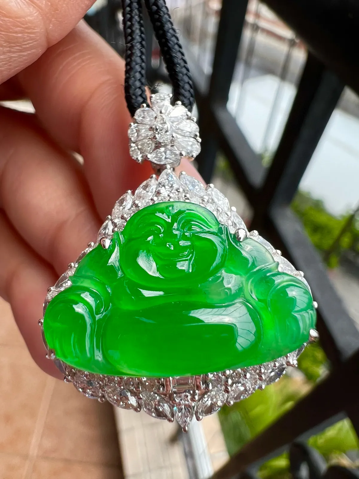 满色佛公 色泽艳丽
完美18K金奢华满钻种好品质细腻