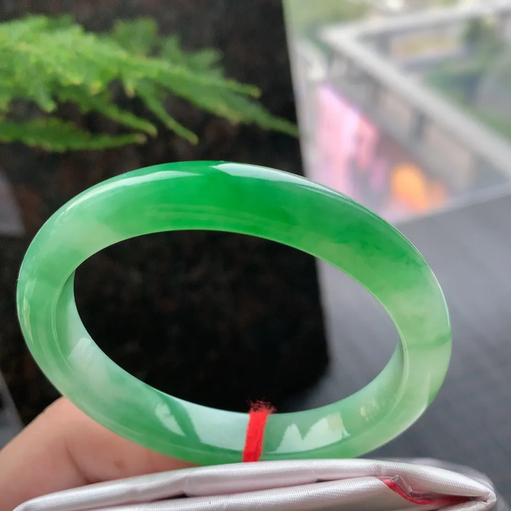 贵妃高冰阳绿 无瑕 尺寸:53.1/45.6/9.5/7.5 种色兼备