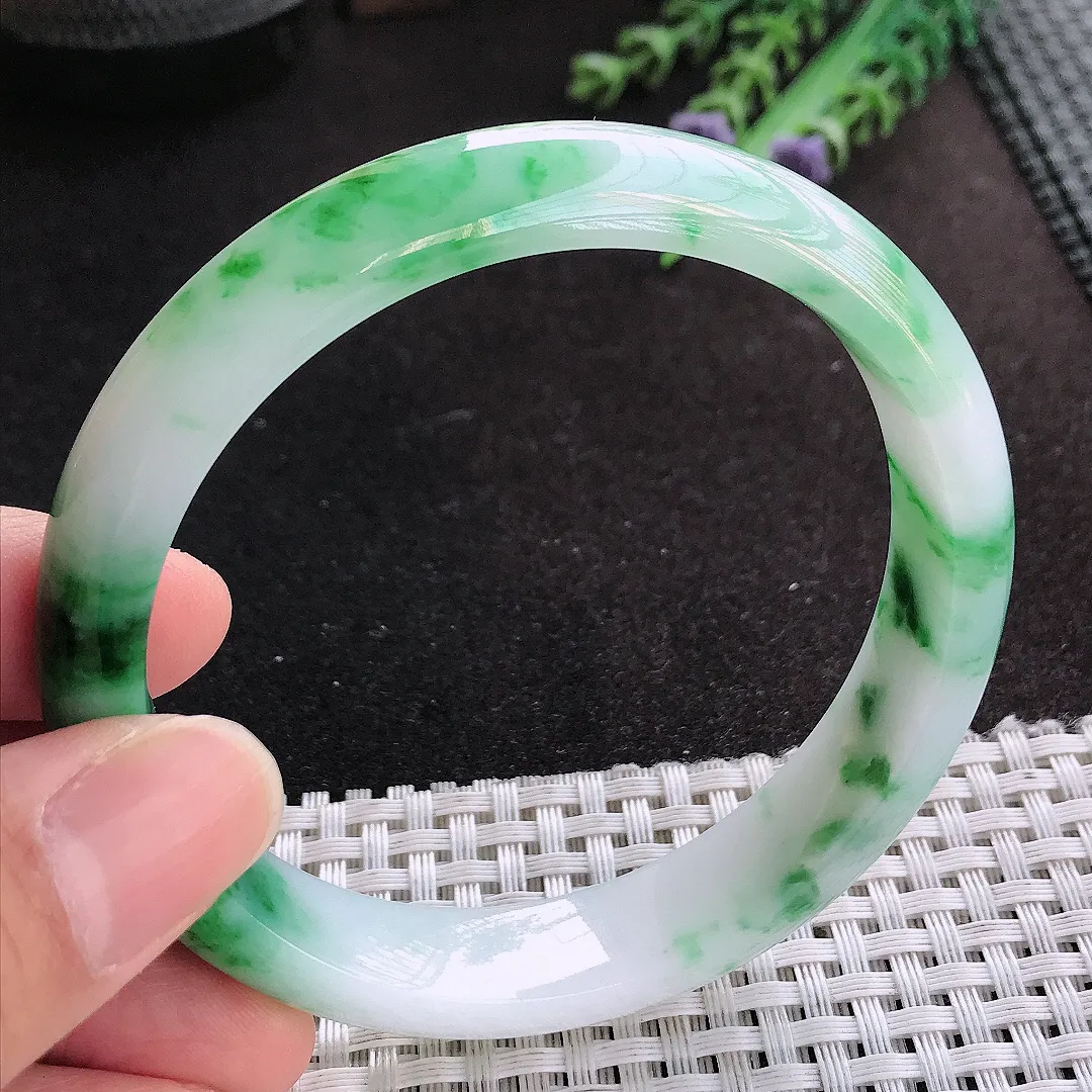 天然A货翡翠61/12.9/7.8老坑精美温润辣阳绿手镯大圈口玉手镯