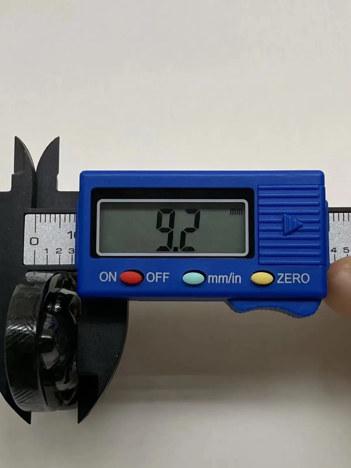 墨翠【素衣观音】细腻干净，黑度好，性价比高，雕工精湛，打灯透绿.