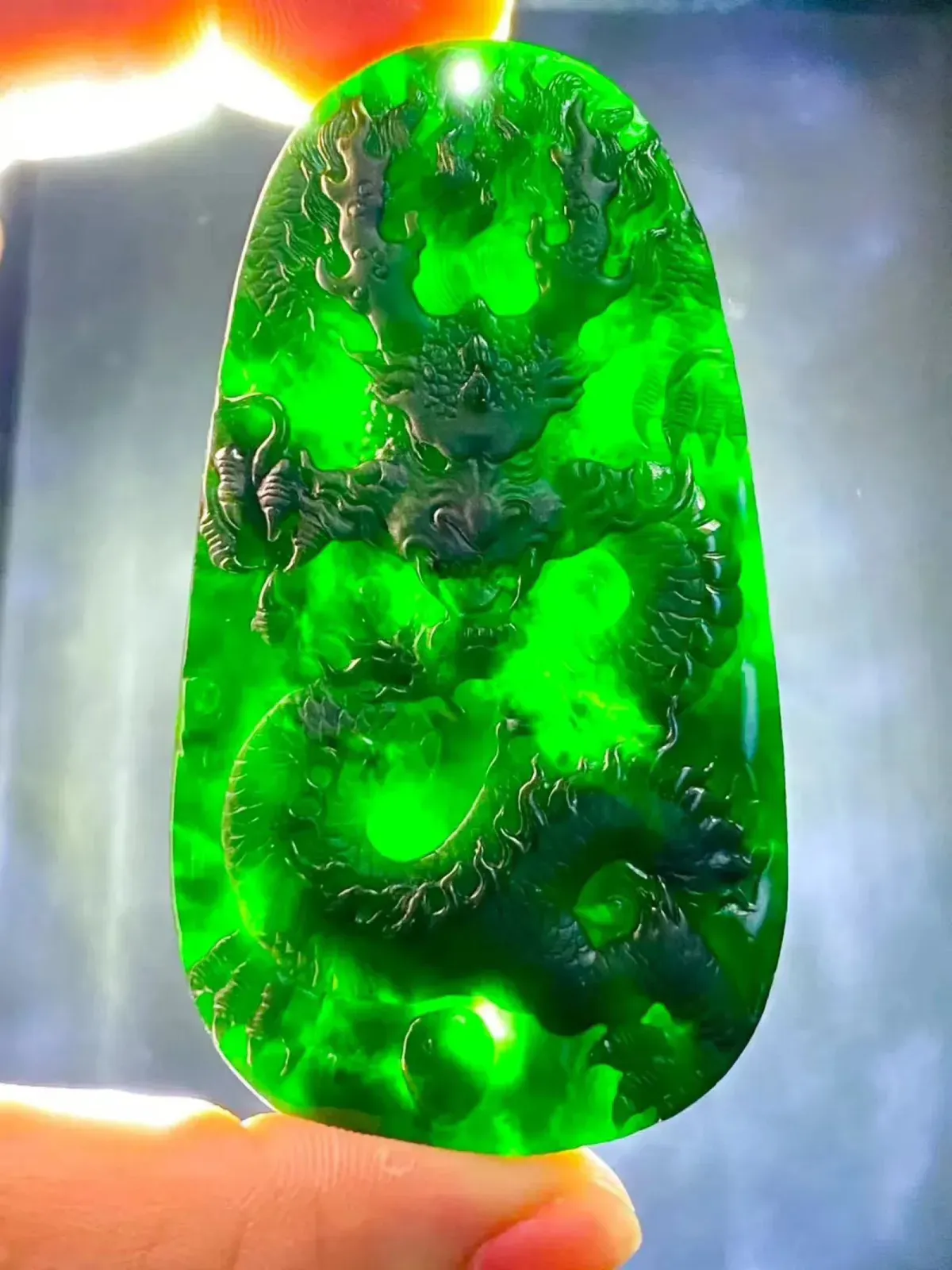 墨翠【龙腾天下】细腻干净，黑度好，性价比高，雕工精湛，打灯透绿‘