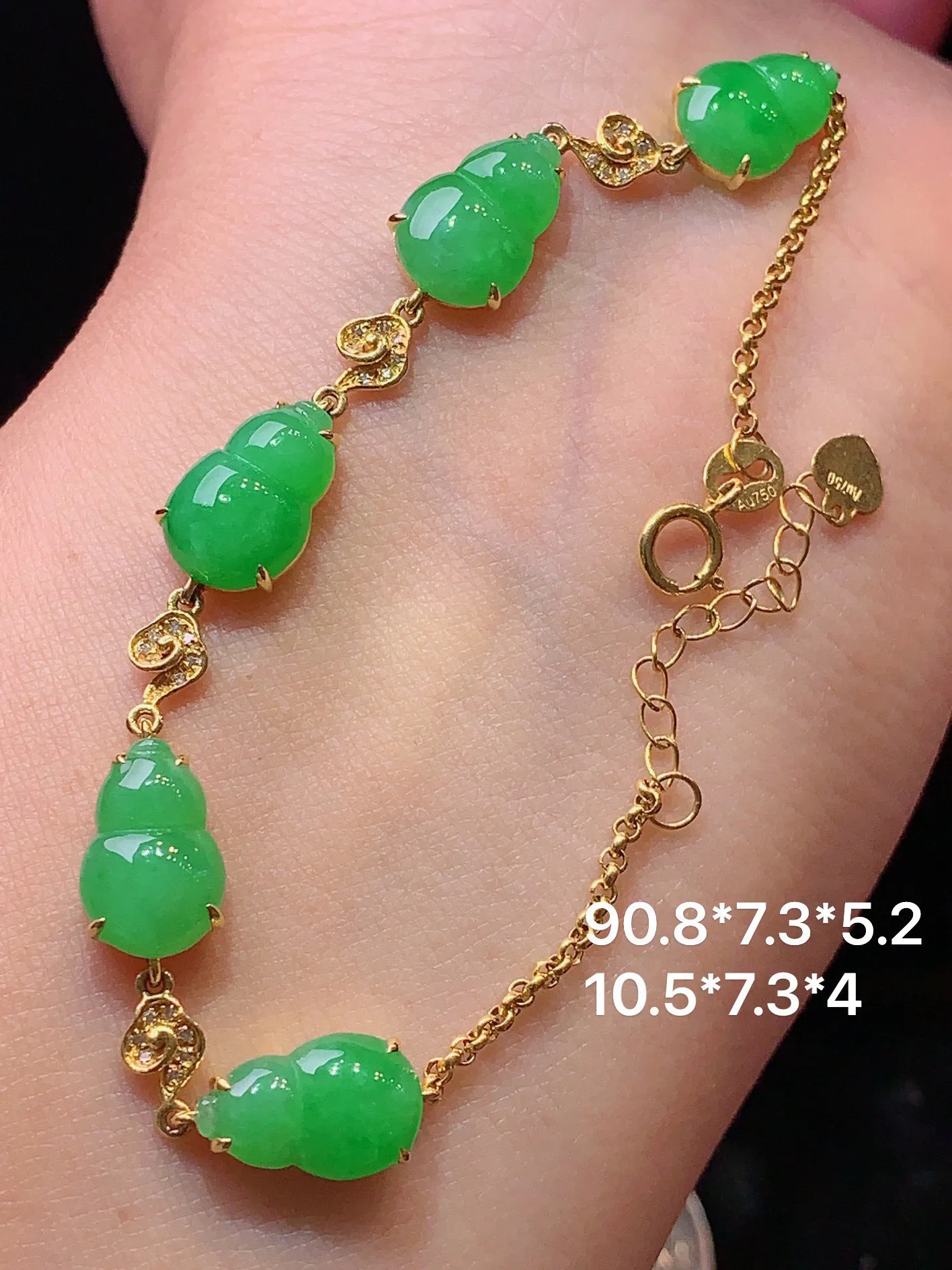 18k金钻镶嵌满绿葫芦手链 玉质细腻 色泽艳丽清新 整体尺寸90.8*7.3*5.2