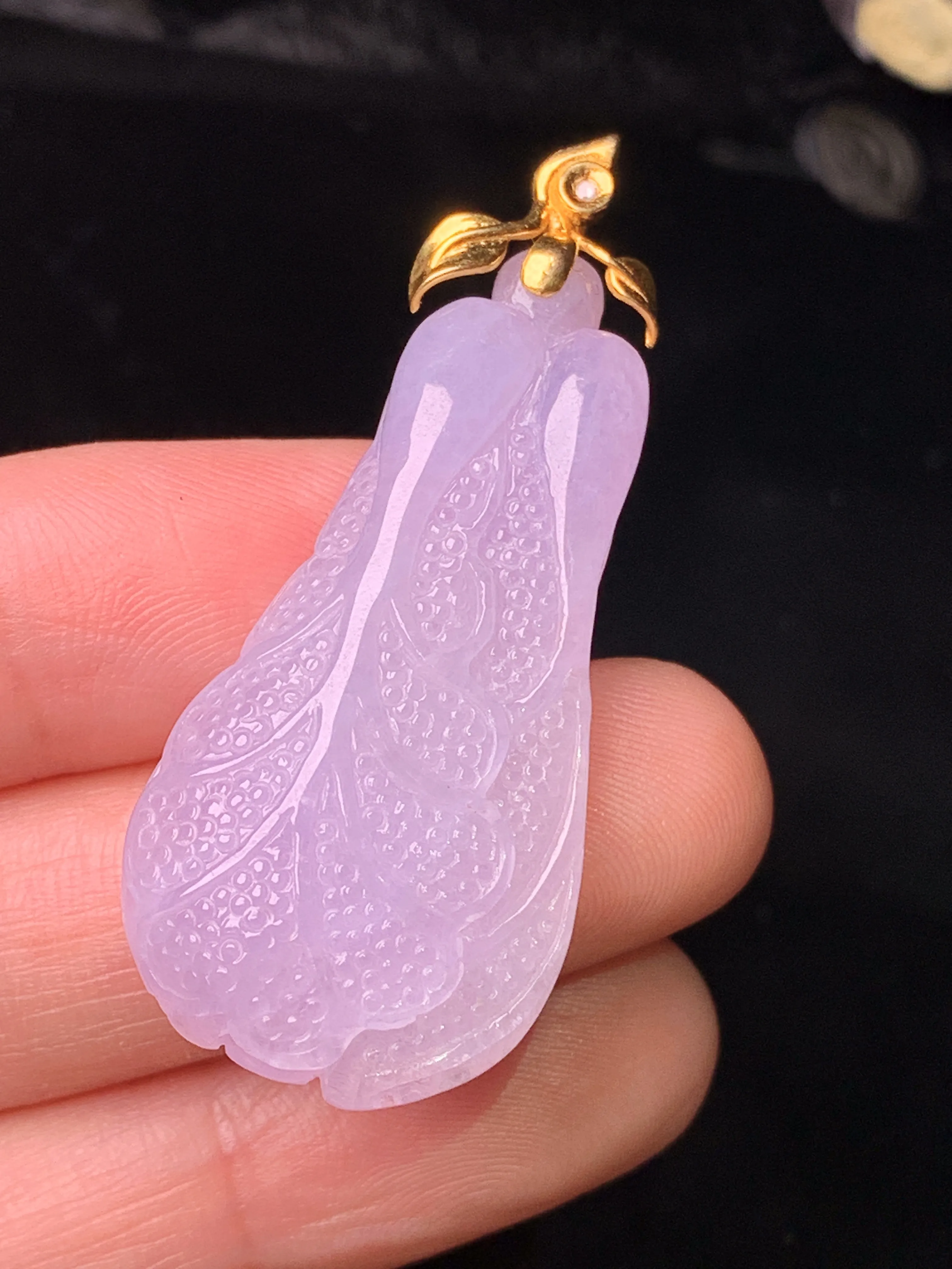 18k金钻镶嵌紫罗兰白菜吊坠 玉质细腻 色泽艳丽清新 整体尺寸45.5*19.2*8.7