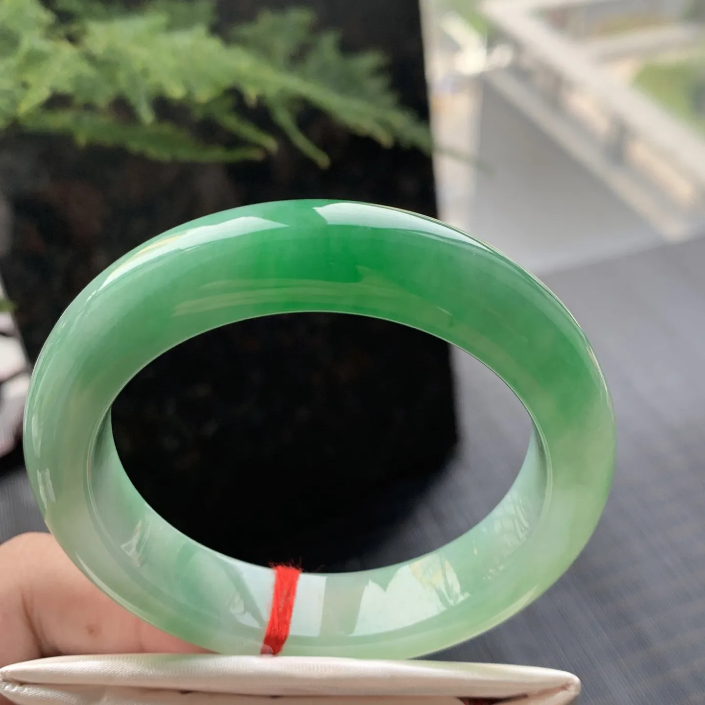 正圈冰翠绿 无瑕 尺寸:53.2/12.7/9.1 色好