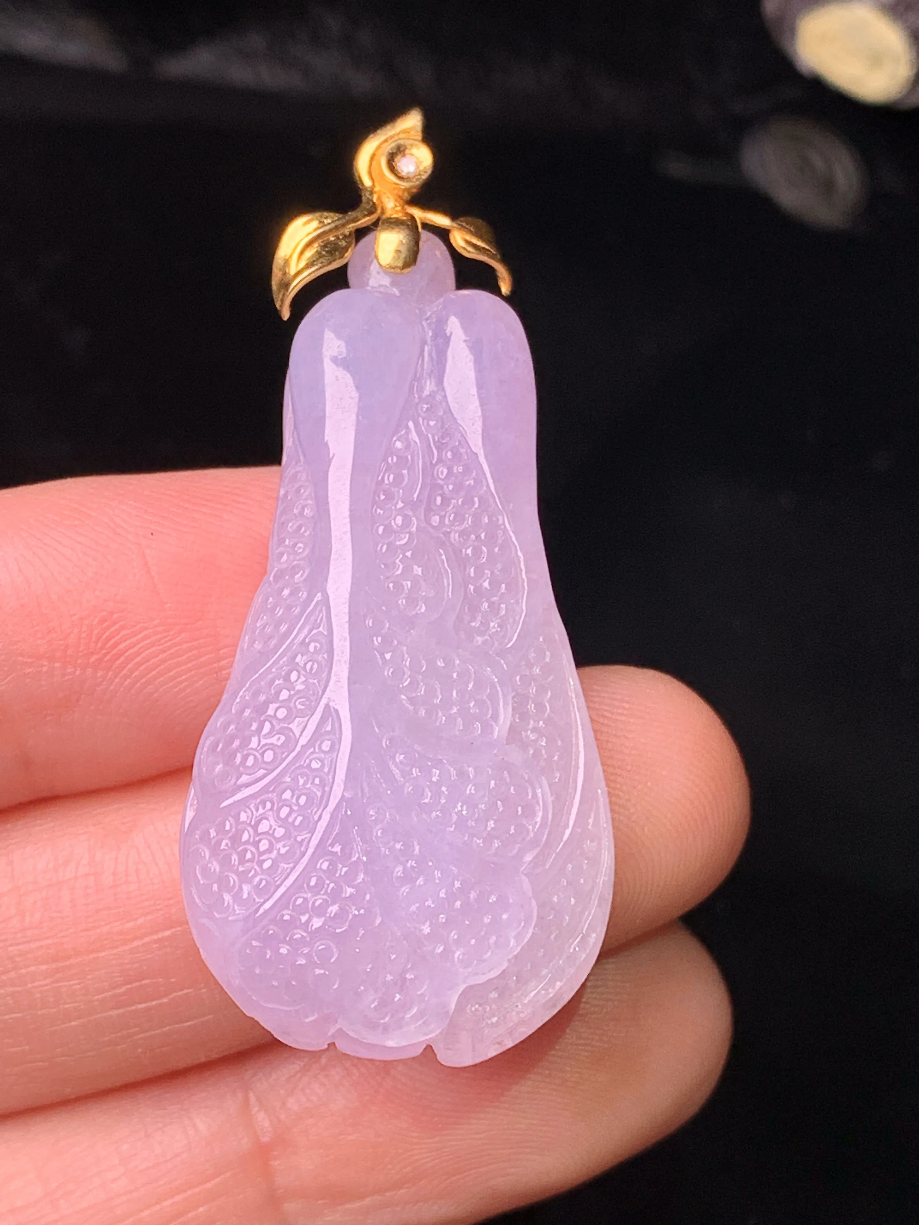 18k金钻镶嵌紫罗兰白菜吊坠 玉质细腻 色泽艳丽清新 整体尺寸45.5*19.2*8.7