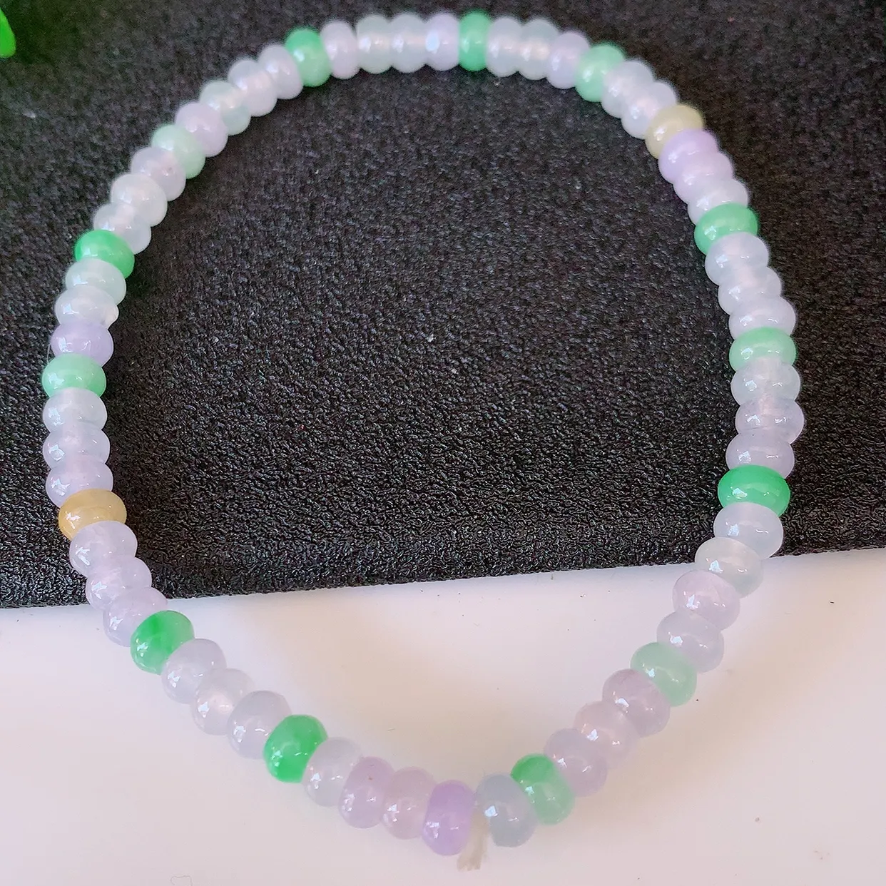 自然光实拍，冰种多宝翡翠手链，多彩翡翠手串，颜色丰富，料子细腻，高档大气，自戴送礼佳品！#46.25