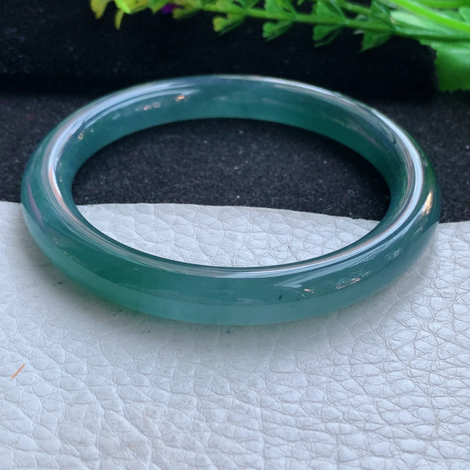 yh自然光57.5*8.8*8.6美人镯 翡翠a货玉手镯冰蓝圆条玉手环