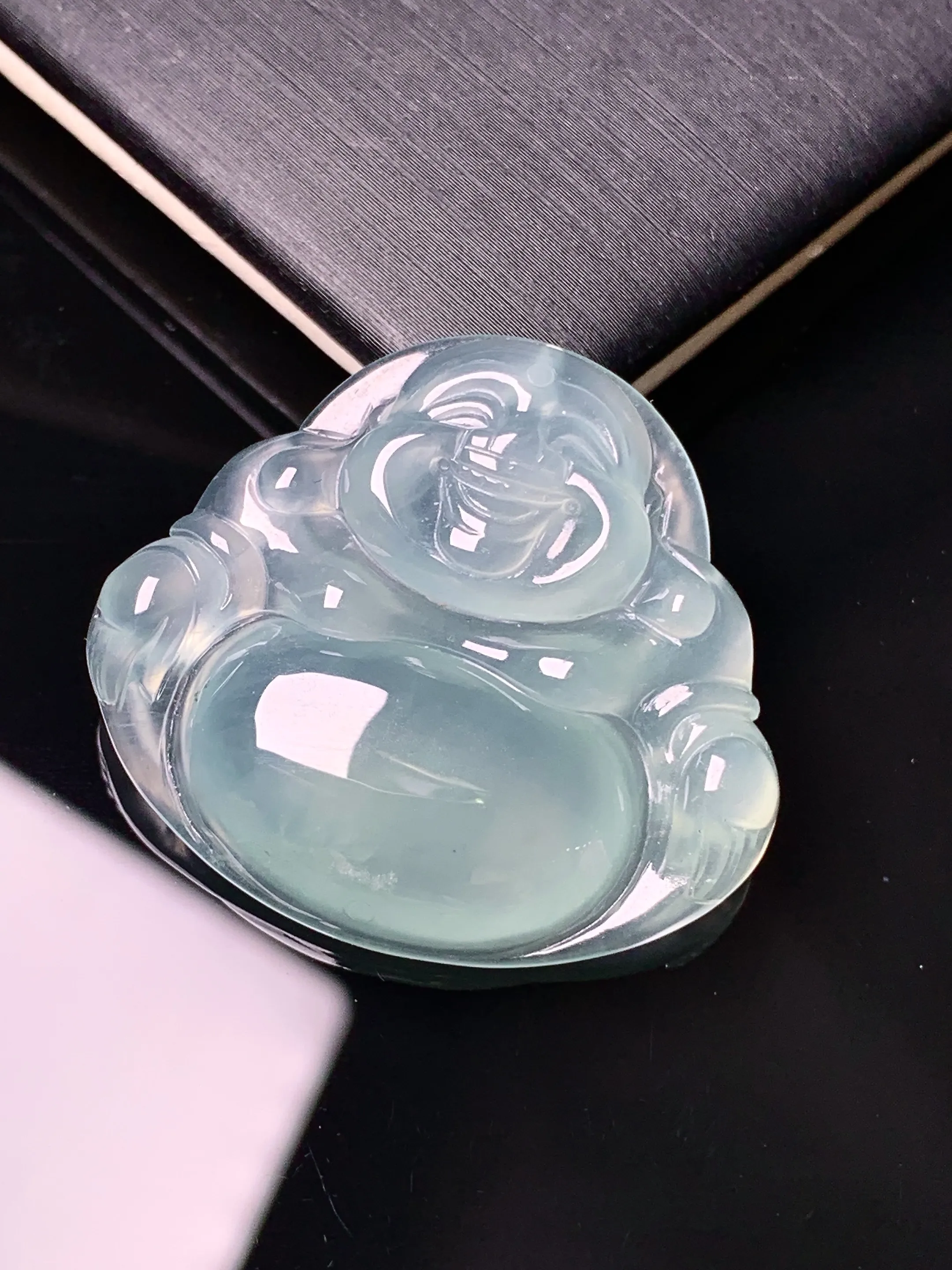 冰种佛公吊坠 玉质细腻 色泽艳丽清新 整体尺寸28.6*31.8*5.6