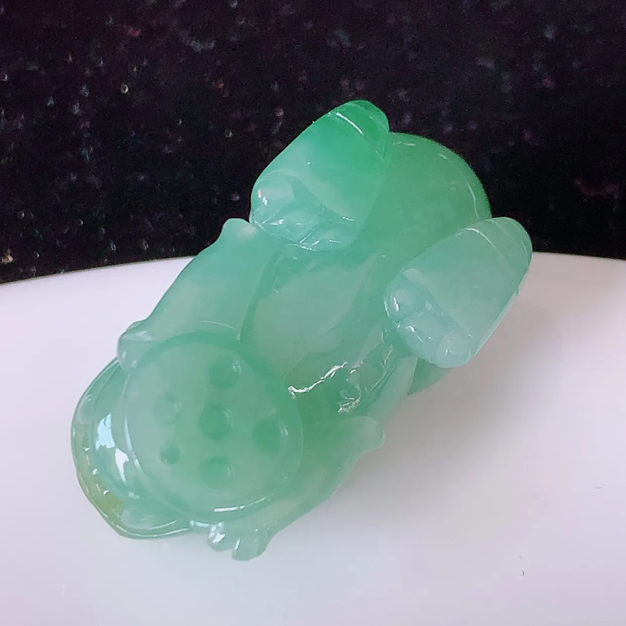 自然光实拍，冰胶双彩翡翠招财貔貅吊坠，民间有“一摸貔貅运程旺盛，再摸貔貅财运滚滚，三摸貔貅平步青云 ”的美好祝愿。#46.27