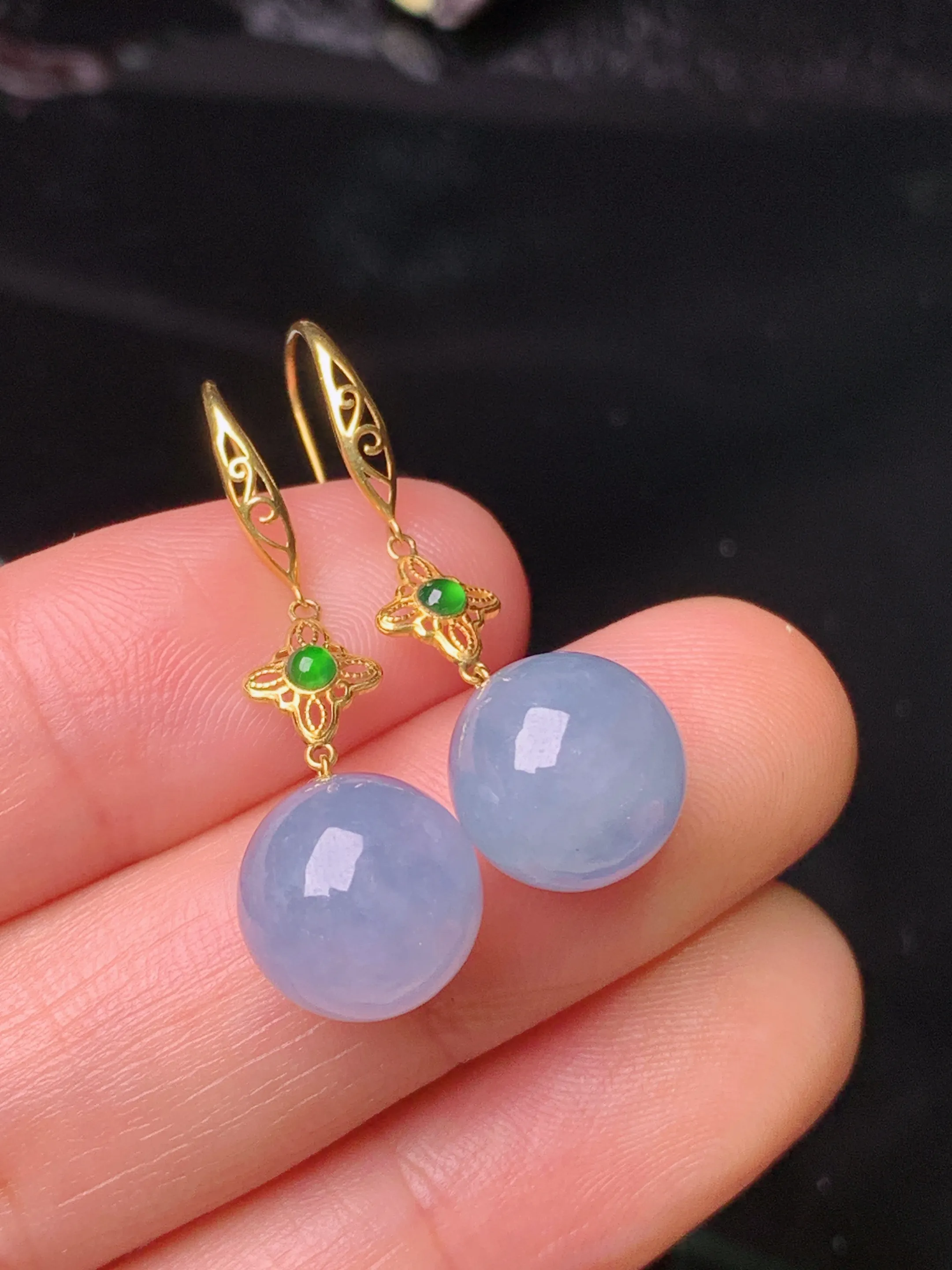 18k金镶嵌紫罗兰圆珠耳坠 玉质细腻 色泽艳丽清新 整体尺寸30.6*9.8