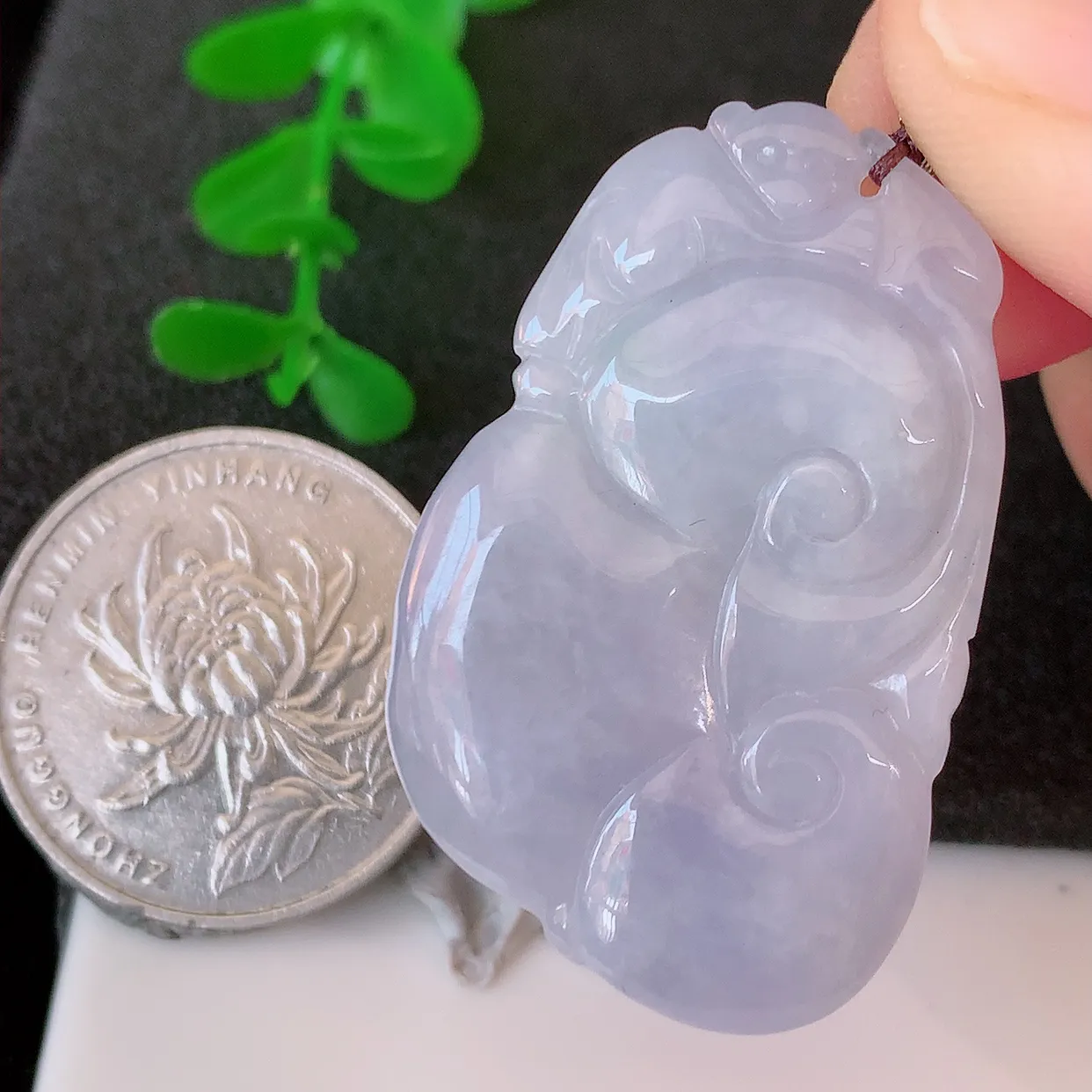 自然光实拍，冰润紫罗兰翡翠万事如意吊坠，种老水足，雕工精湛 ，寓意美好，佩戴时尚出众！#57.25