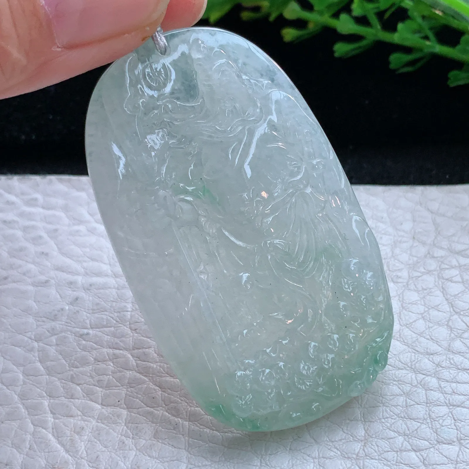 rp自然光56*33.8*6.8缅甸翡翠精雕清新冰润关二爷 关公玉吊坠 玉挂件