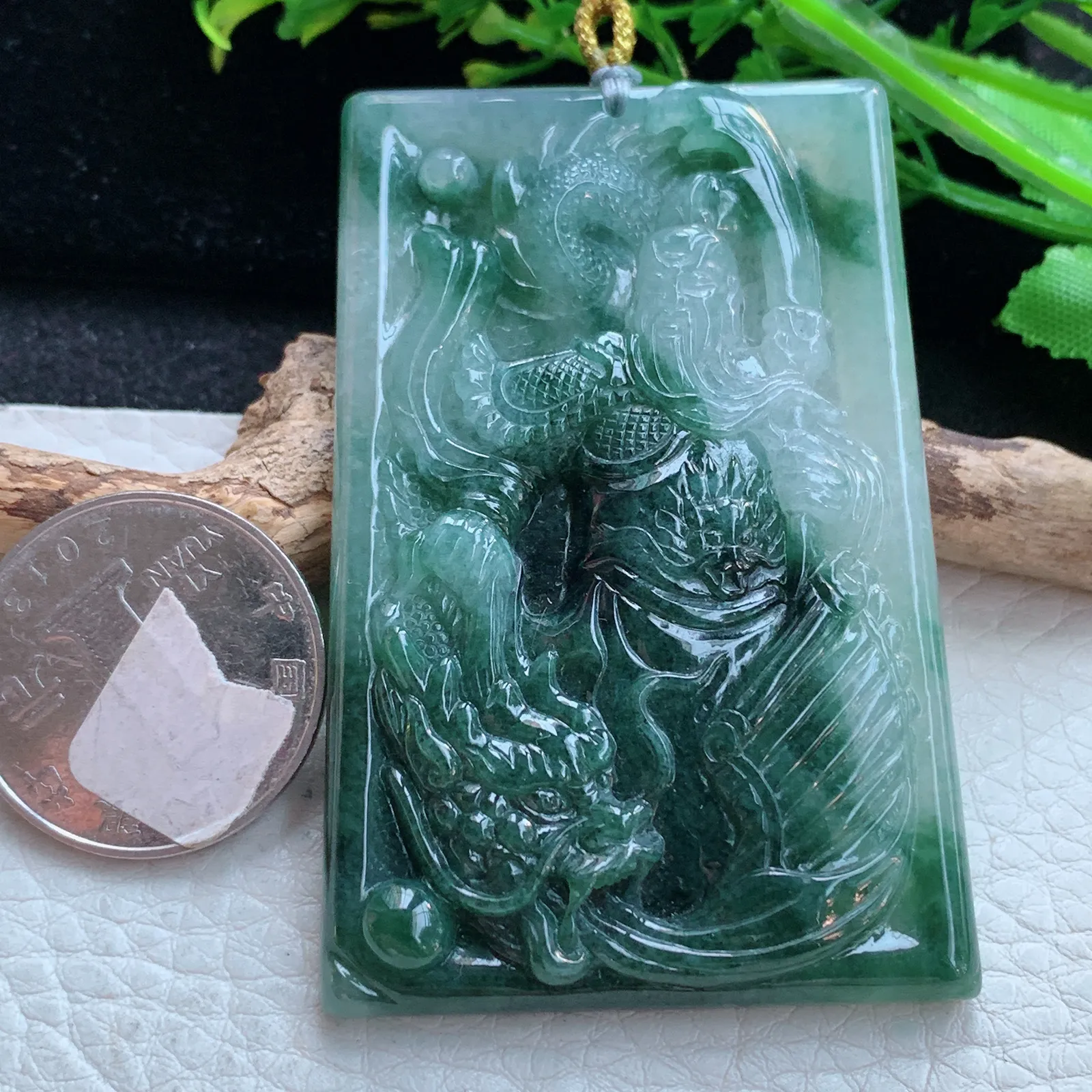rp自然光65.2*42.6*6.8缅甸翡翠精雕冰飘花御龙关公玉吊坠 玉挂件