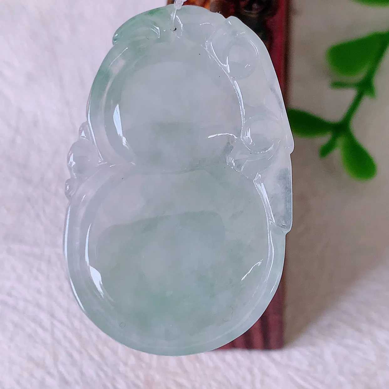 自然光实拍，冰种飘花葫芦吊坠，寓意福禄双全，财源滚滚，清新脱俗，佩戴效果优雅迷人！#49.27