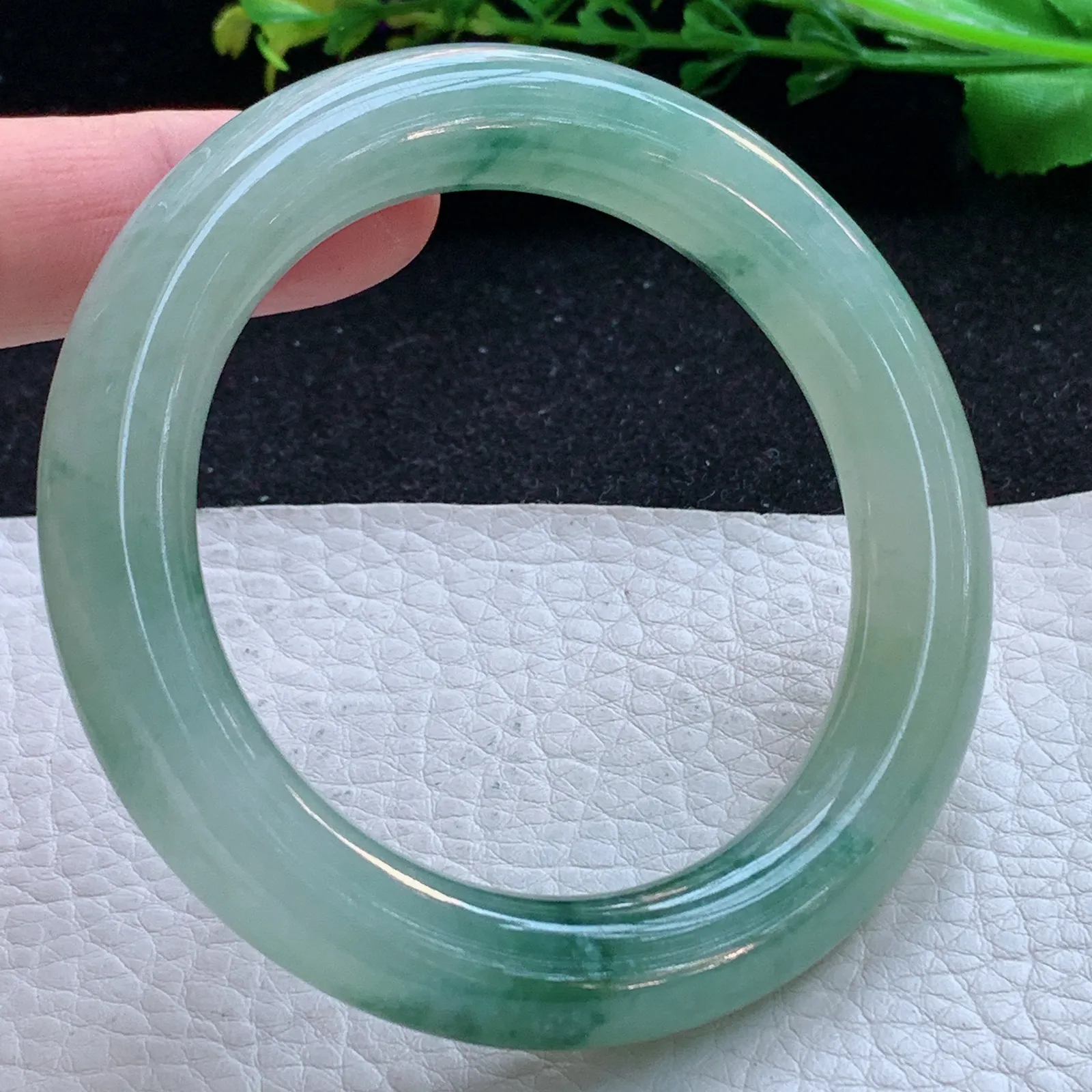 ss自然光54.5*10.8美人镯 缅甸翡翠a货玉手镯冰飘花圆条玉手环