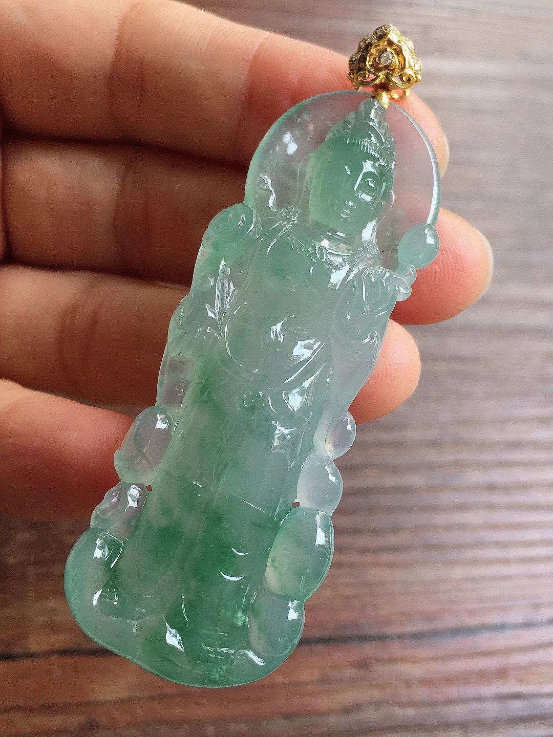 冰飘花观音吊坠，18k金镶嵌，冰润细腻，品相好，种水足Jj 尺寸63.9*23*7.5