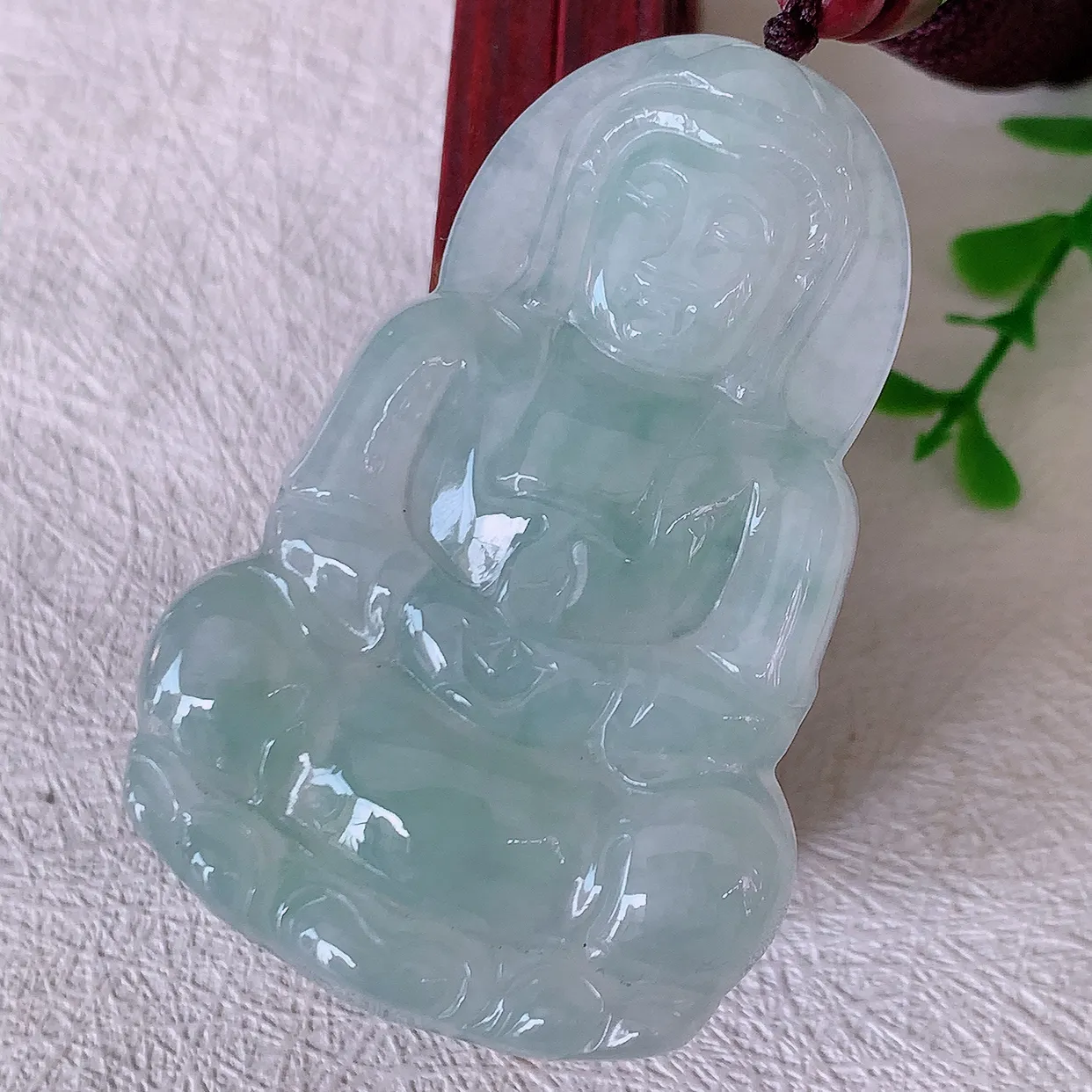 自然光实拍，冰种翡翠观音菩萨吊坠，净瓶观音，冰透亮泽，美观亮丽，观音面相端庄#46.27