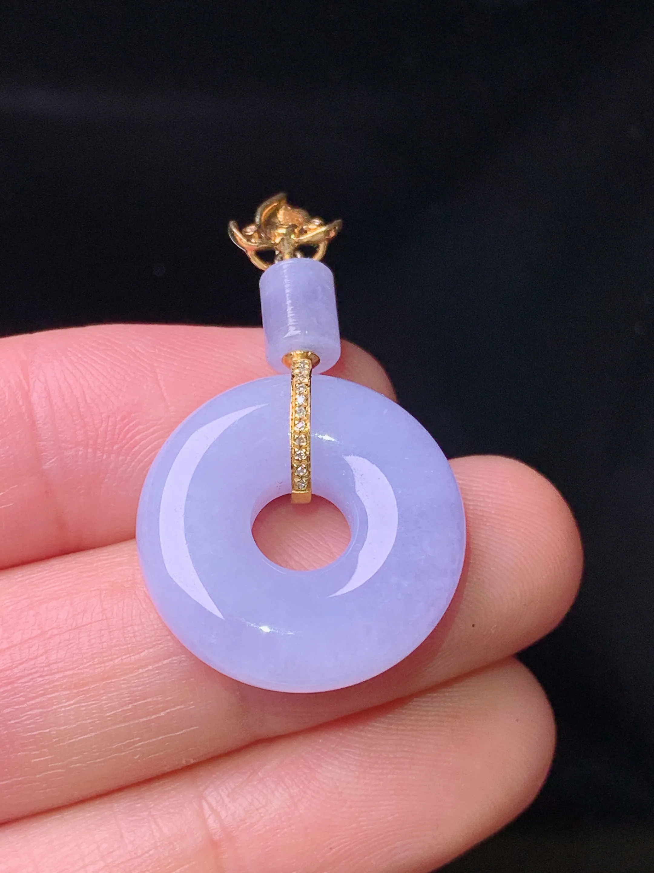 18k金钻镶嵌紫罗兰平安环吊坠 玉质细腻 色泽艳丽清新 整体尺寸33.6*29.5*6