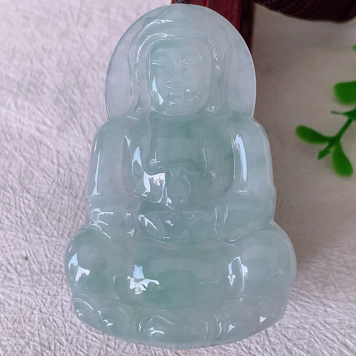 自然光实拍，冰种翡翠观音菩萨吊坠，净瓶观音，冰透亮泽，美观亮丽，观音面相端庄#46.27