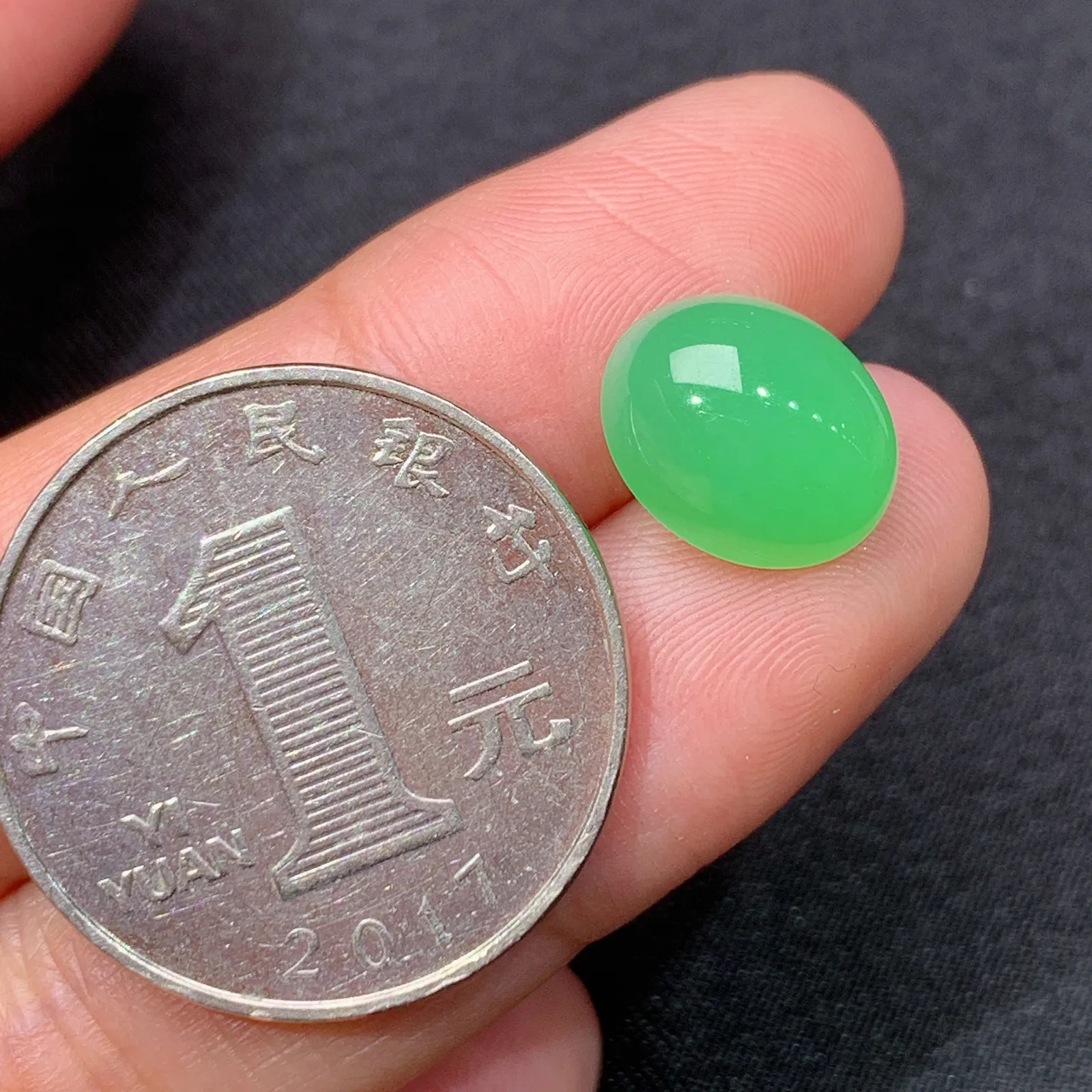 阳绿蛋面，镶嵌佳品，冰润色阳，种水足 尺寸11.6*9.3*6.2