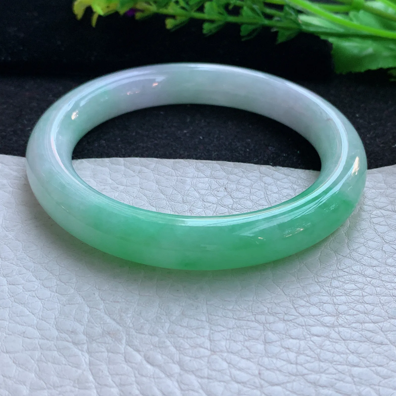 faa自然光58.5*10.8*10美人镯 缅甸翡翠a货玉手镯冰双彩双彩圆条玉手环