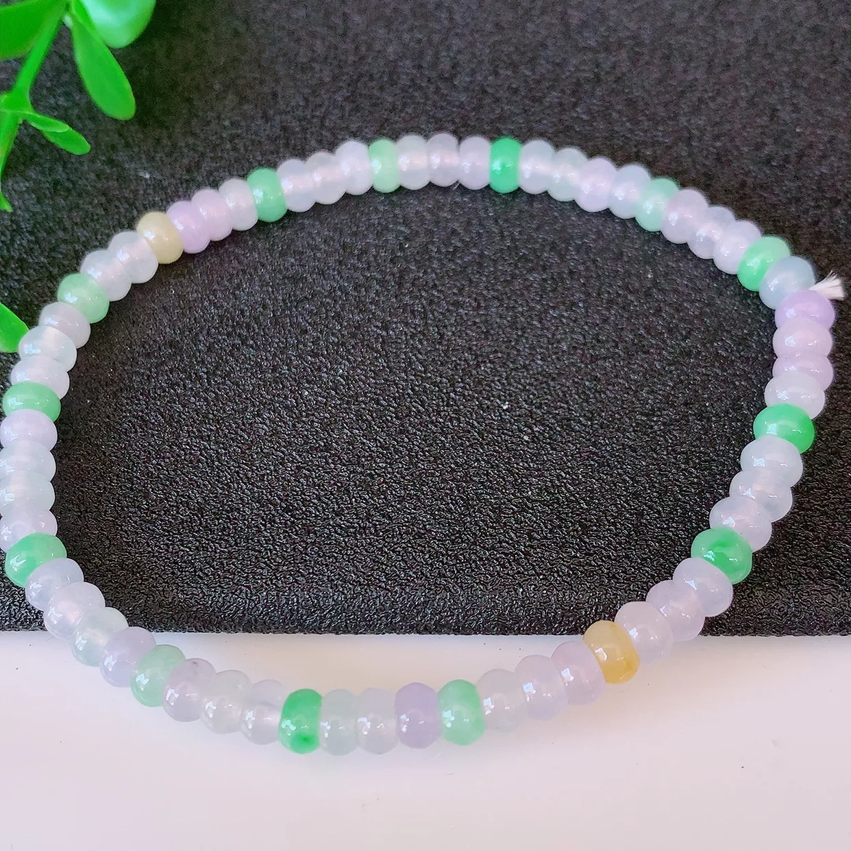 自然光实拍，冰种多宝翡翠手链，多彩翡翠手串，颜色丰富，料子细腻，高档大气，自戴送礼佳品！#46.25取一尺寸4.5mm