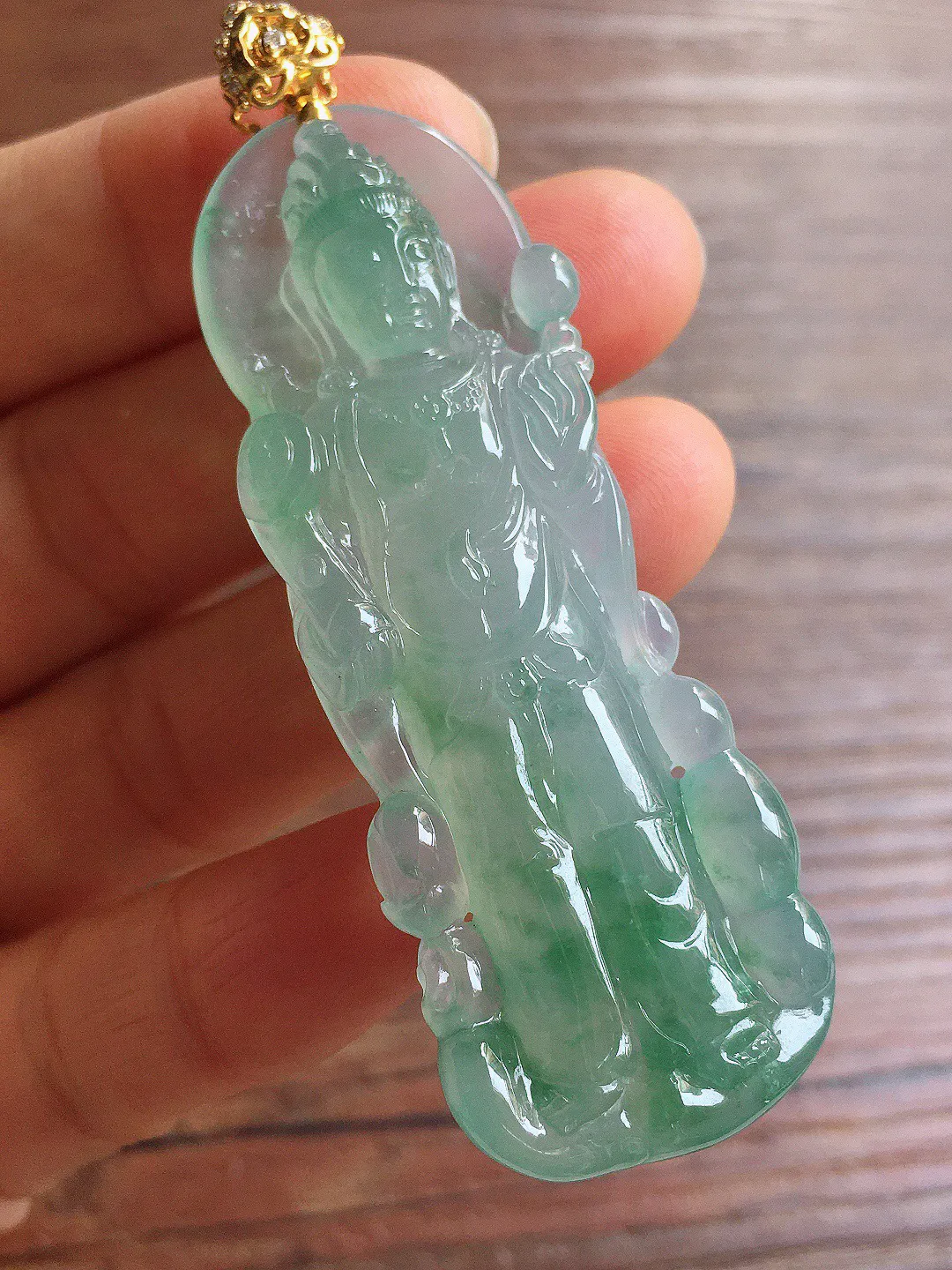 冰飘花观音吊坠，18k金镶嵌，冰润细腻，品相好，种水足Jj 尺寸63.9*23*7.5