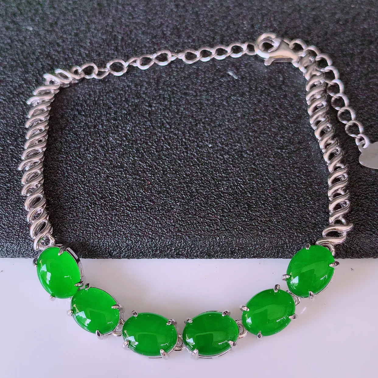 冰透满绿翡翠925银镶嵌手链，自然光实拍，翠色灵动，颜色漂亮，种老水足，品相佳，佩戴佳品！#97.2