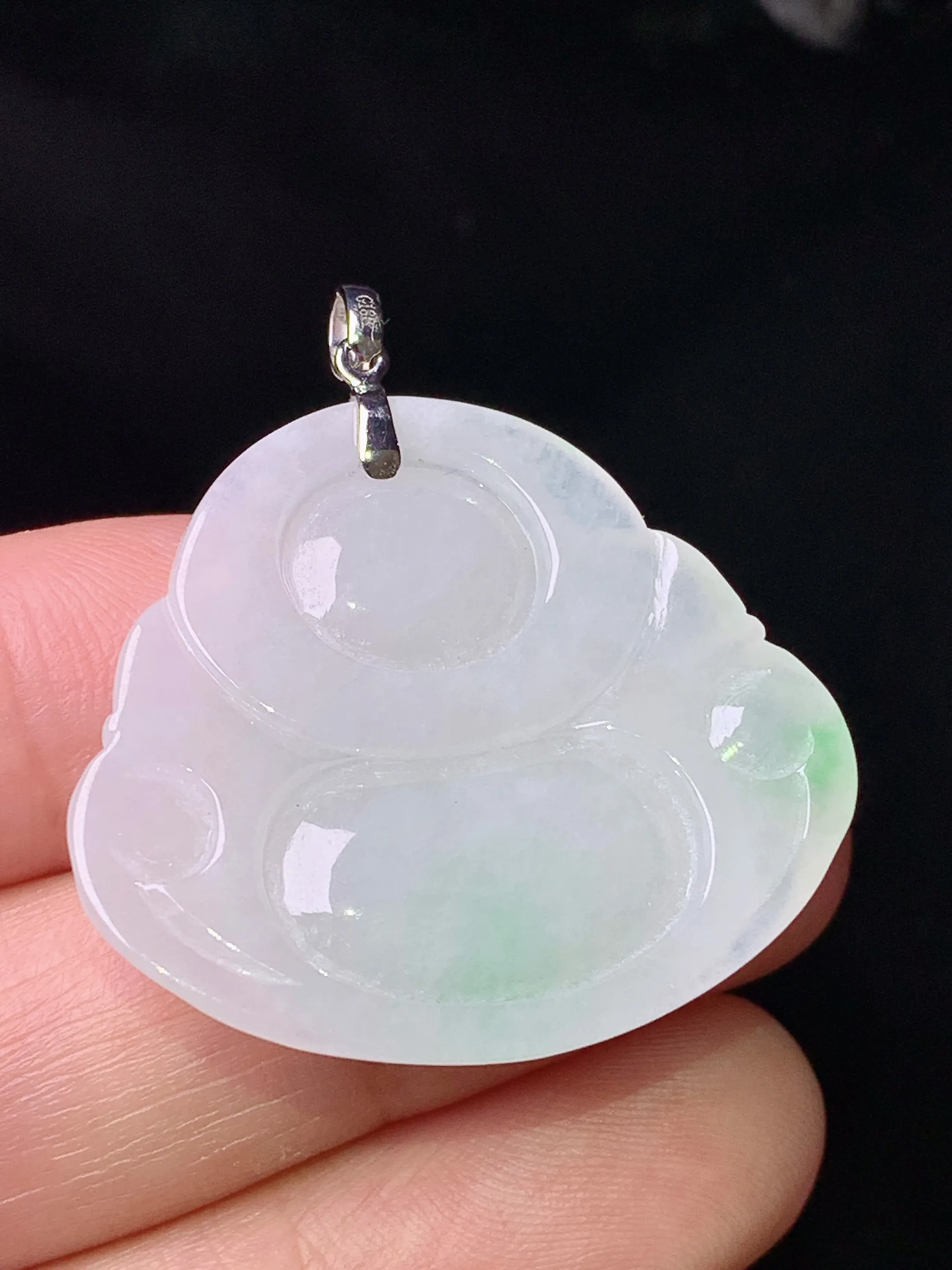 18k金镶嵌飘绿佛公吊坠 玉质细腻 色泽艳丽清新 整体尺寸34.5*32*6