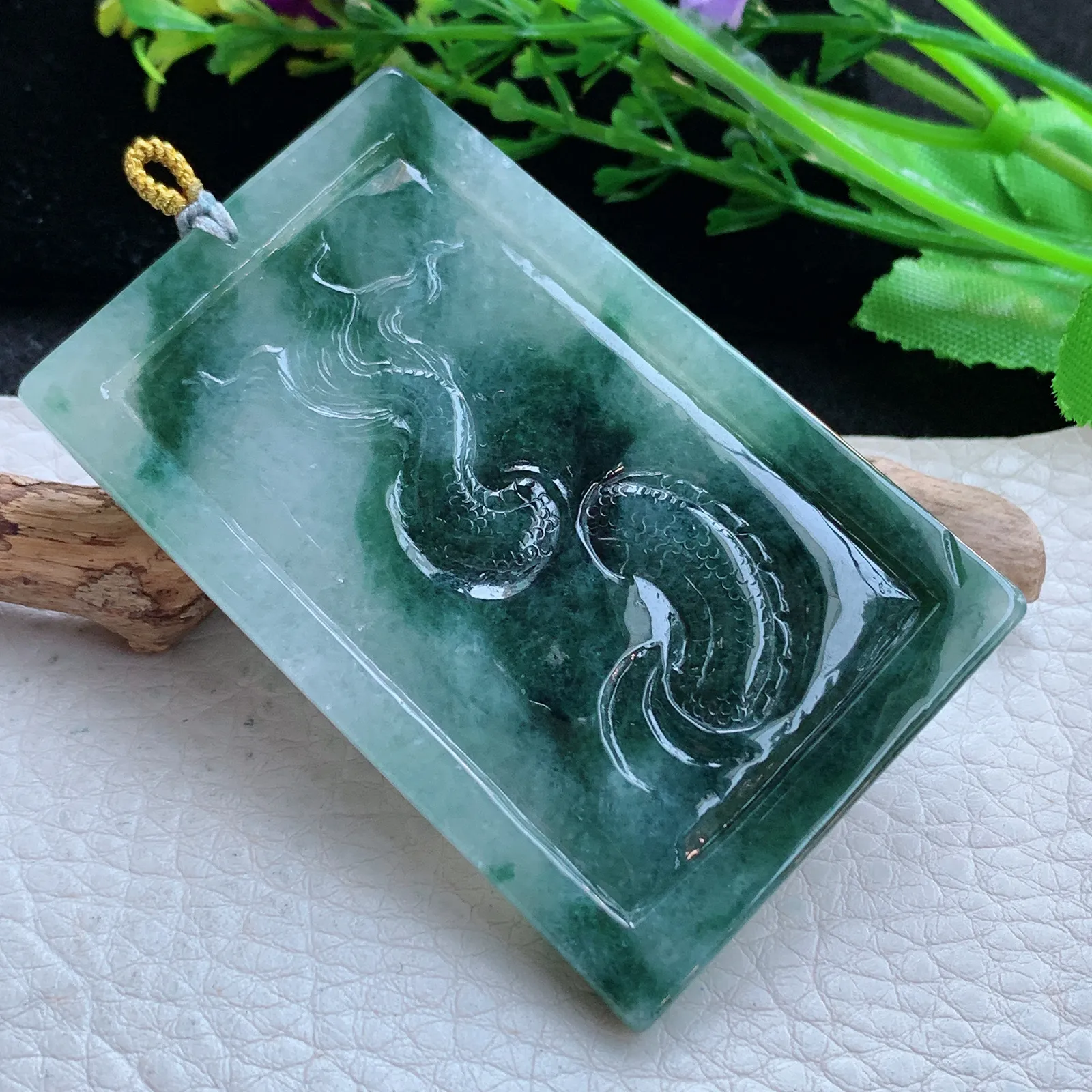 rp自然光65.2*42.6*6.8缅甸翡翠精雕冰飘花御龙关公玉吊坠 玉挂件