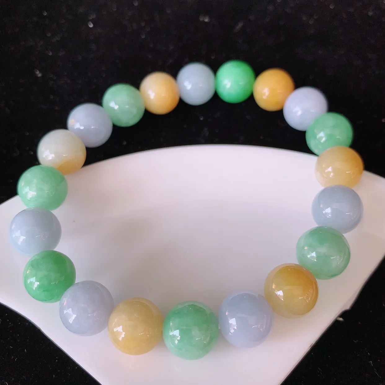 自然光实拍，冰润多宝翡翠手链，多彩翡翠手串，颜色丰富，料子细腻，高档大气，自戴送礼佳品！#46.27取一尺寸10mm